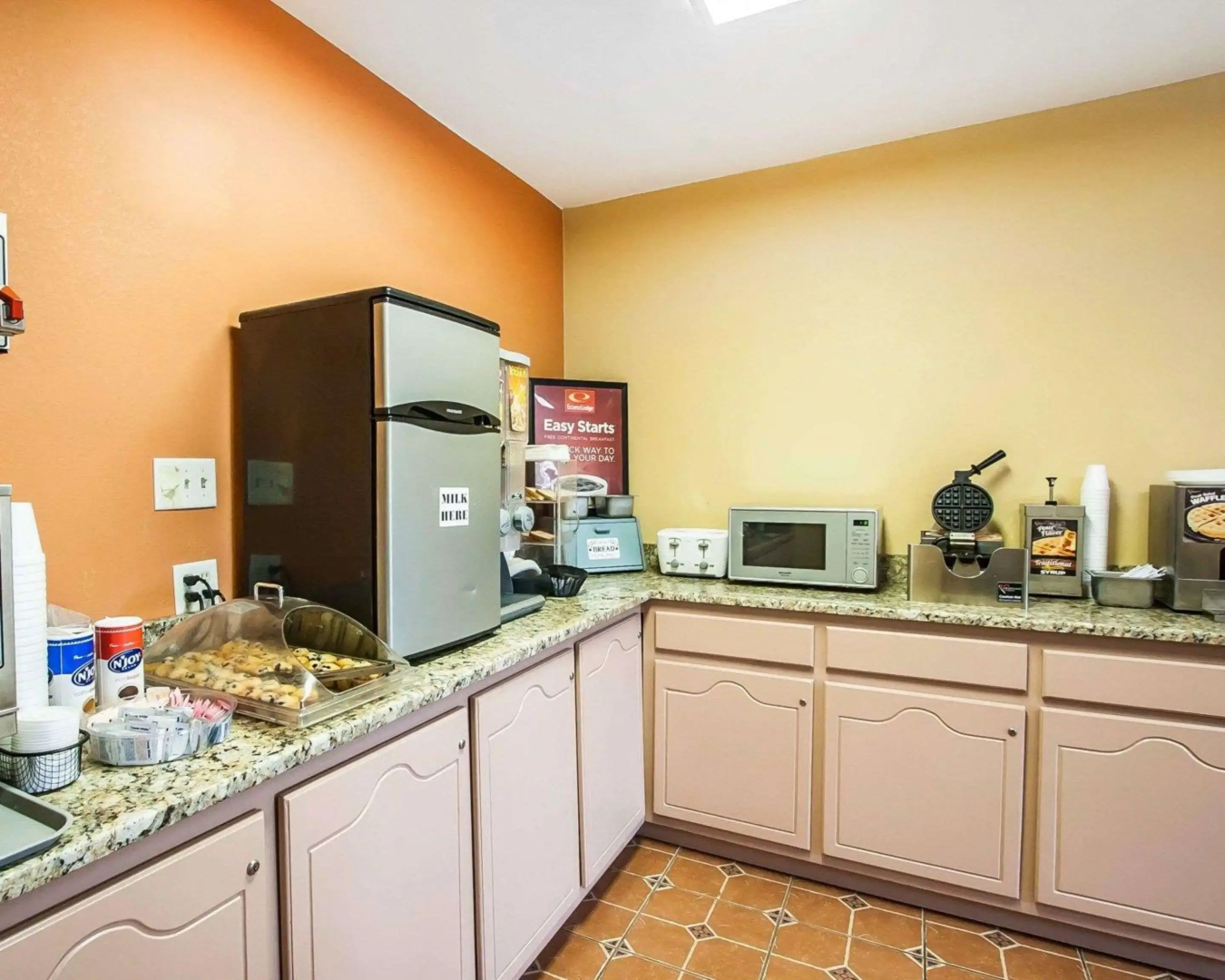 Econo Lodge Inn & Suites I-20, exit 73
