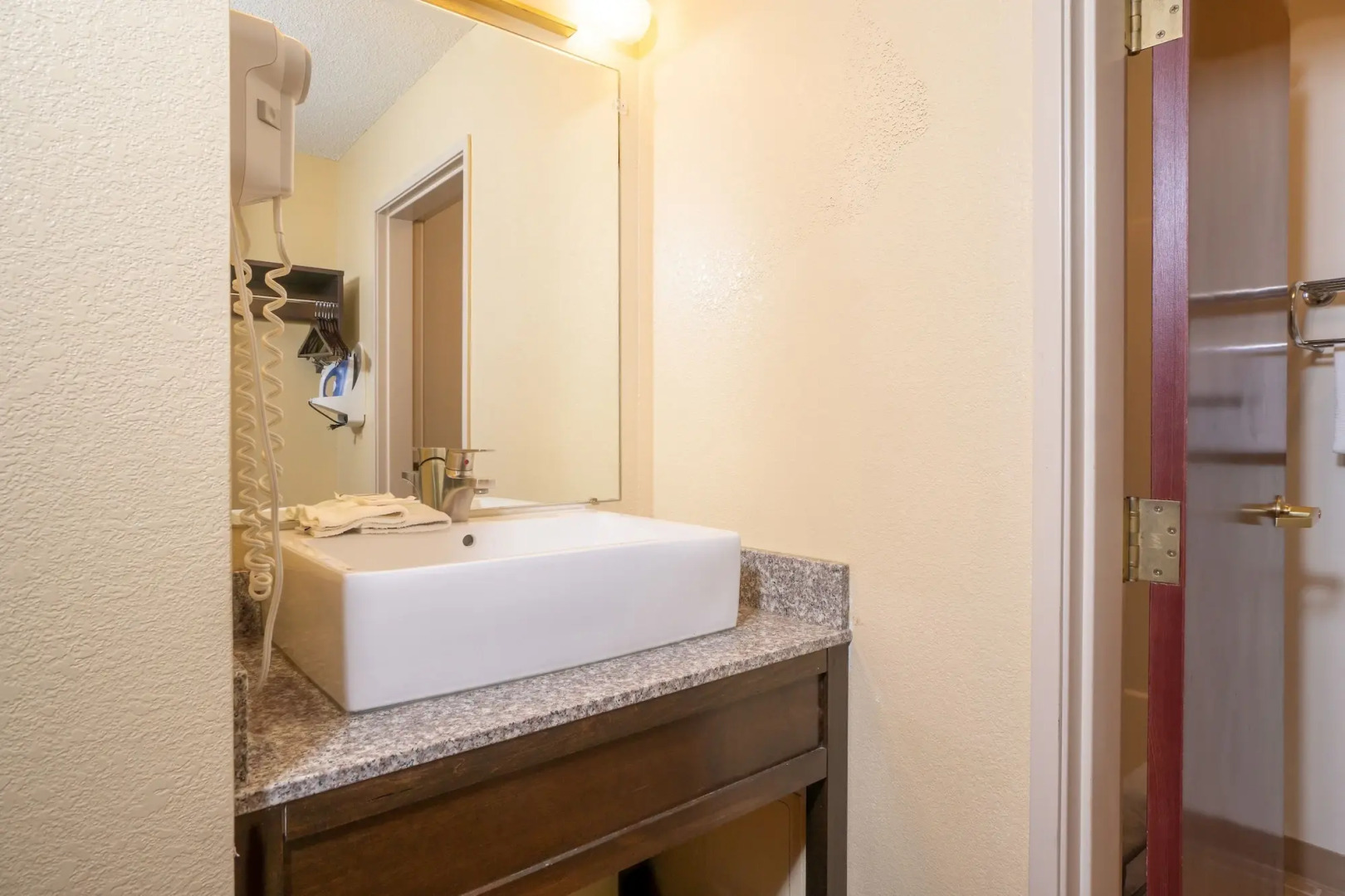 Red Roof Inn & Suites Indianapolis Airport