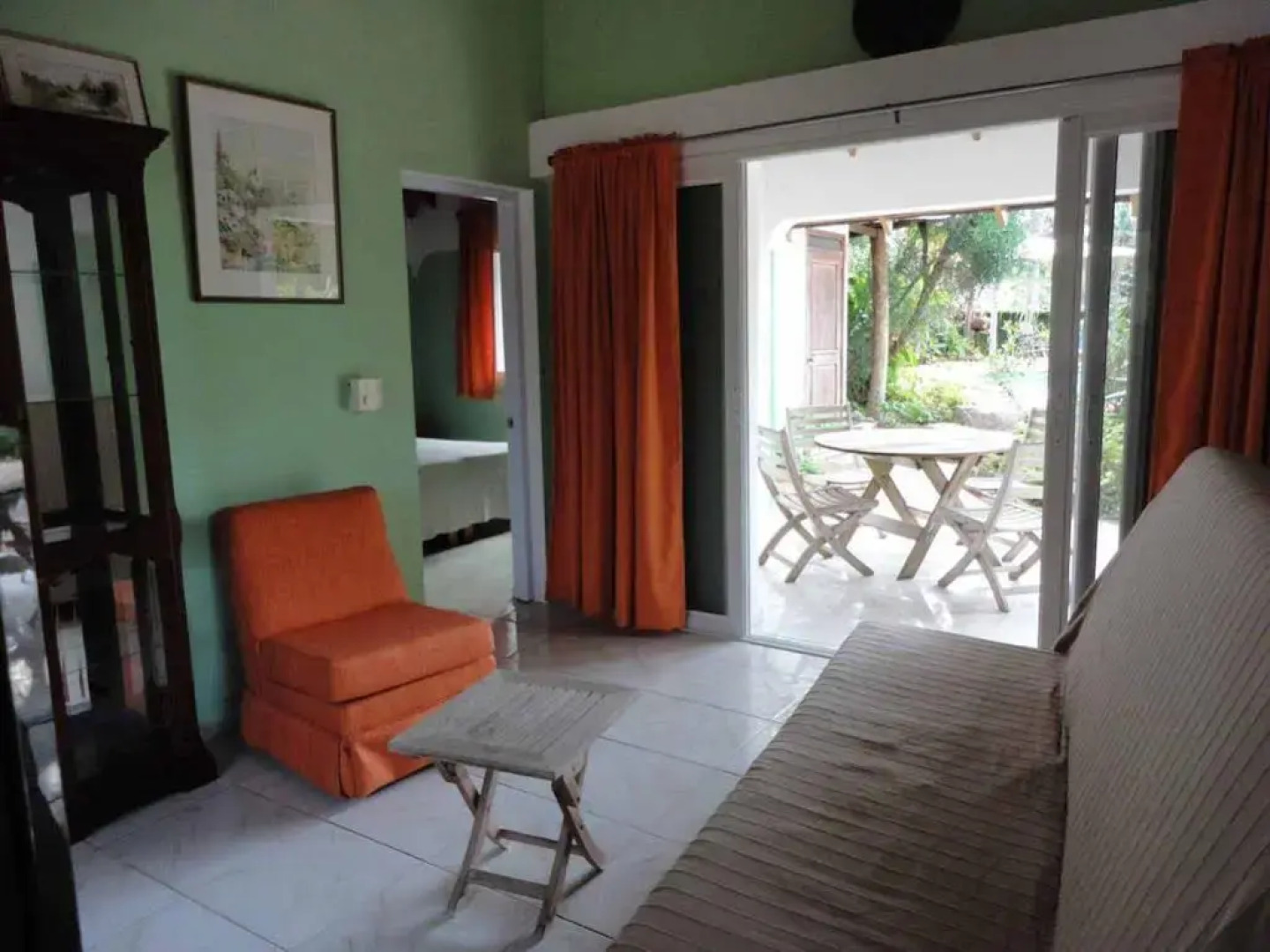 El Flamboyan Apartments