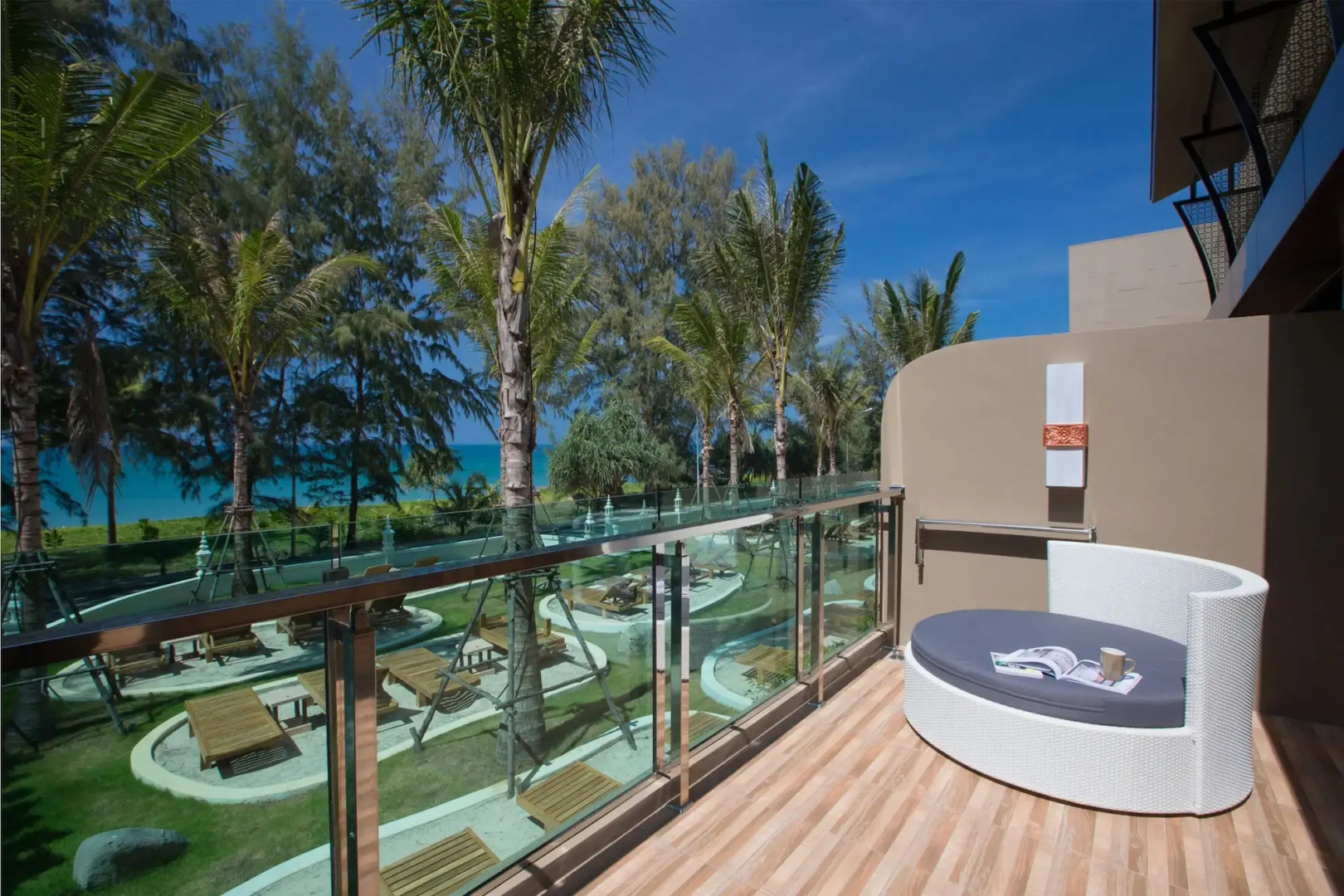 Курортный отель Maikhao Palm Beach