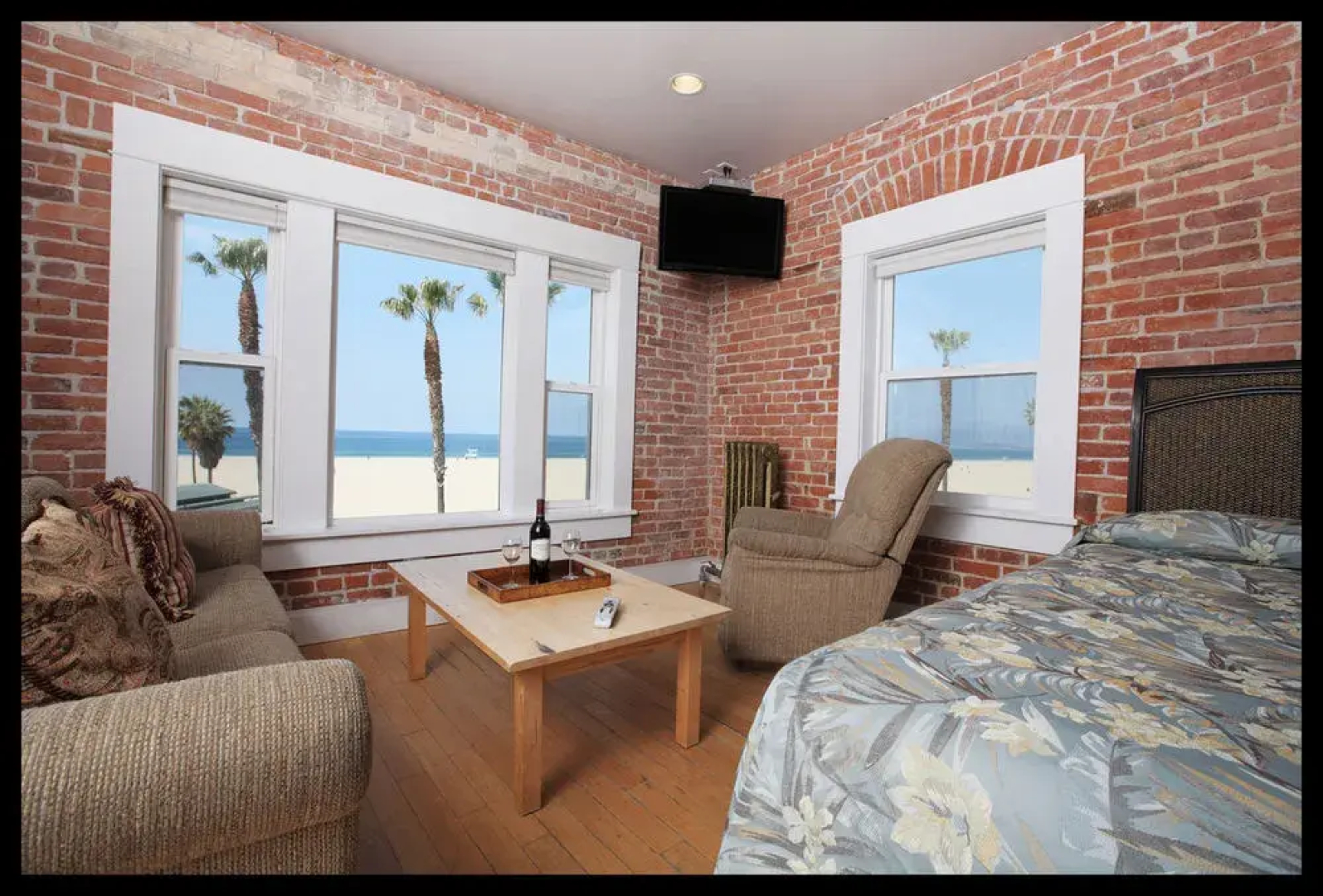 Venice Beach Suites & Hotel
