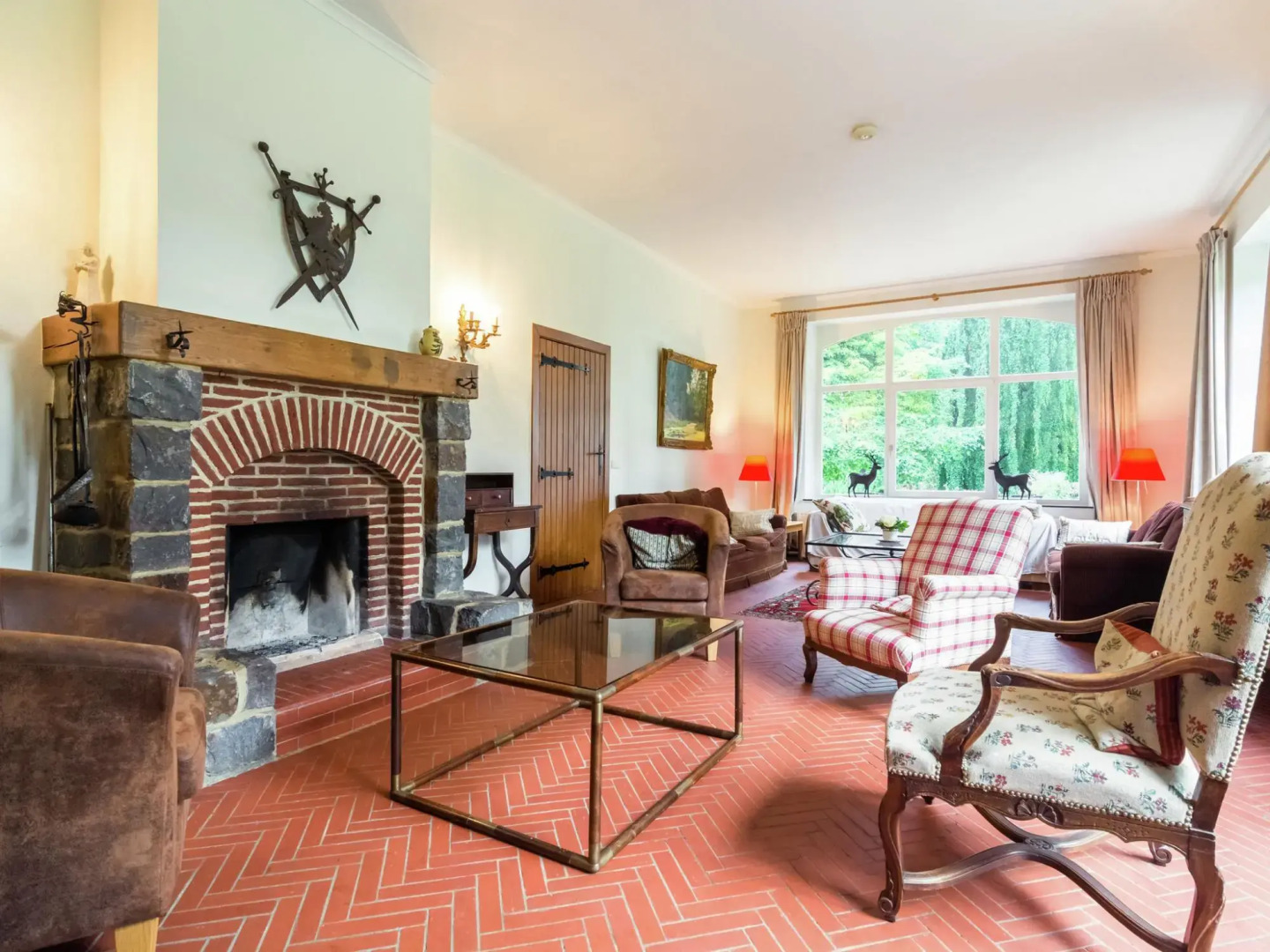 Beautiful Mansion in Beauplateau near Forest