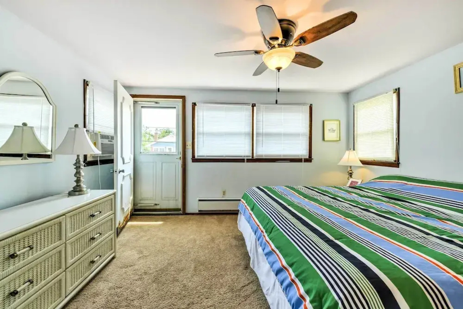 Breezy Ship Bottom House w/ Yard + Beach Access!