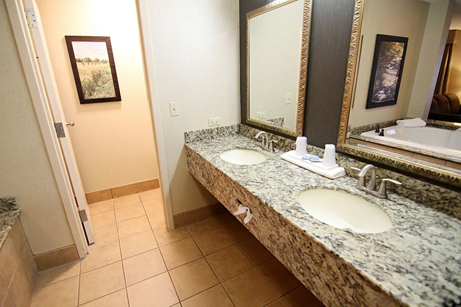 C'mon Inn Hotel & Suites