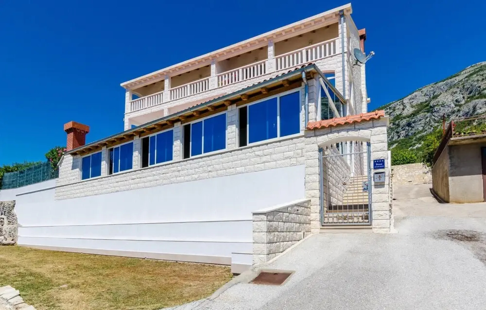 Stunning Home in Dubravka With Wifi and 3 Bedrooms