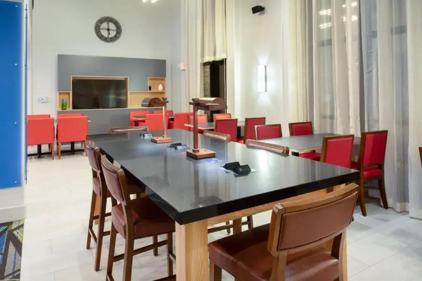 Holiday Inn Express & Suites Phoenix - Glendale Sports Dist by IHG