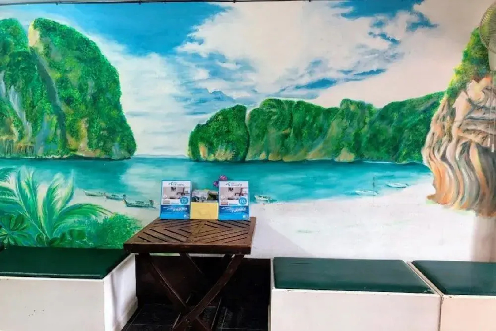 Golden Bee PhiPhi Hostel