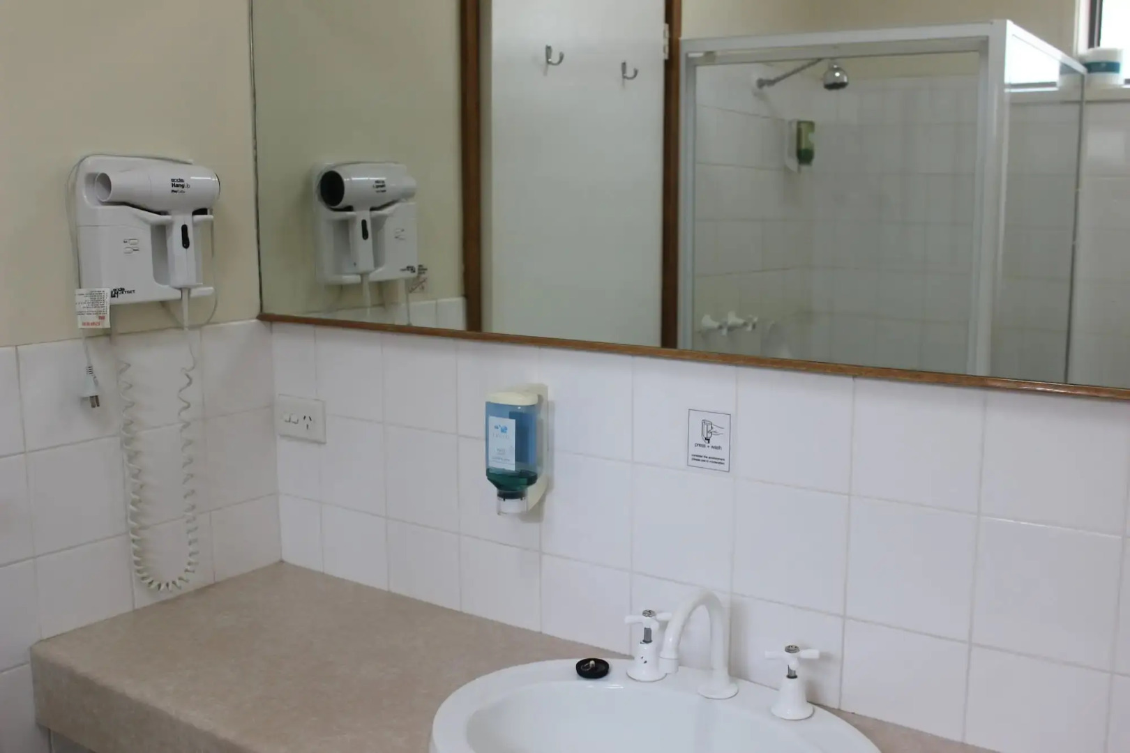 Homestead Motor Inn & Apartments