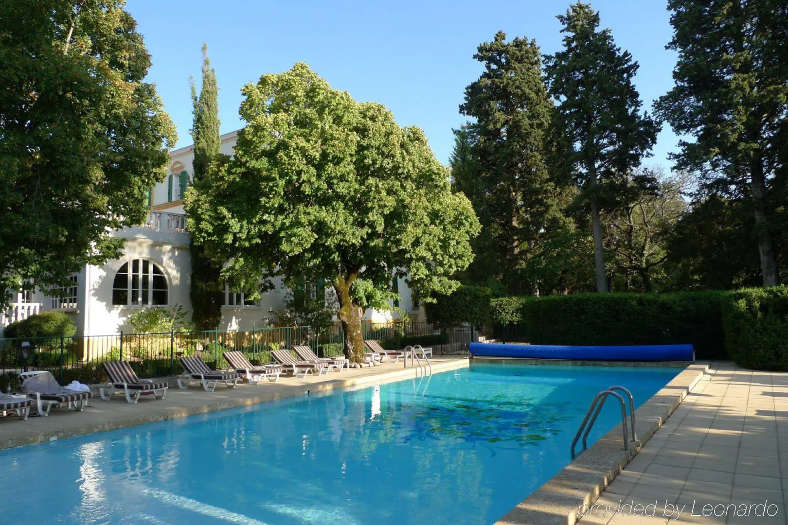 Domaine De Châteauneuf