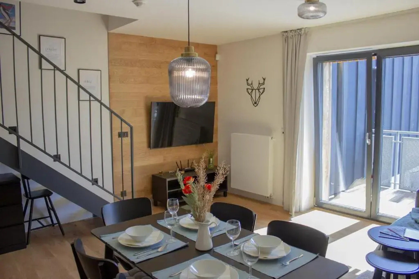 Enjoy Harrachov - Atraktivní slunný klimatizovaný apartmán 14 v centru Harrachova se saunou, parkováním s wallboxem EV, Wifi, herní konzolí, počítačem s win 10, Netflix a jedinečným výhledem na Čertovu horu se skokanskými můstky