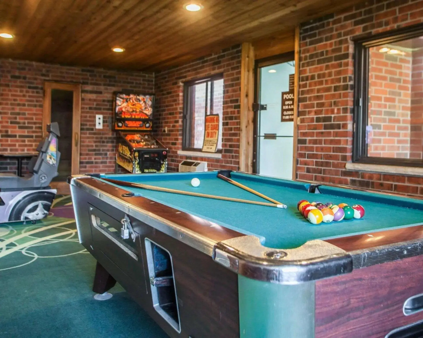 Clarion Pointe Bettendorf - Quad Cities