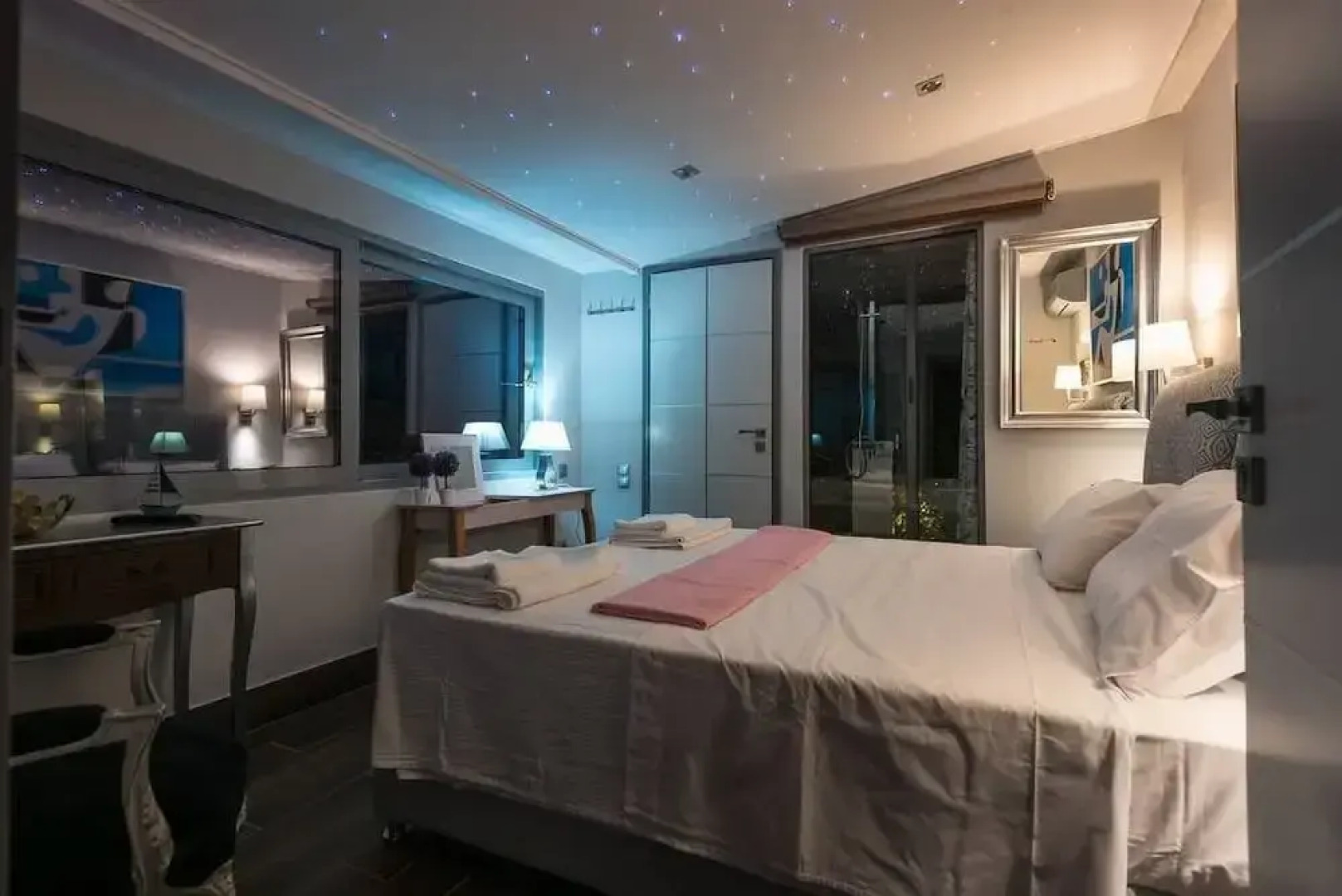 Sea View Apartment with Hot Tub & Sauna