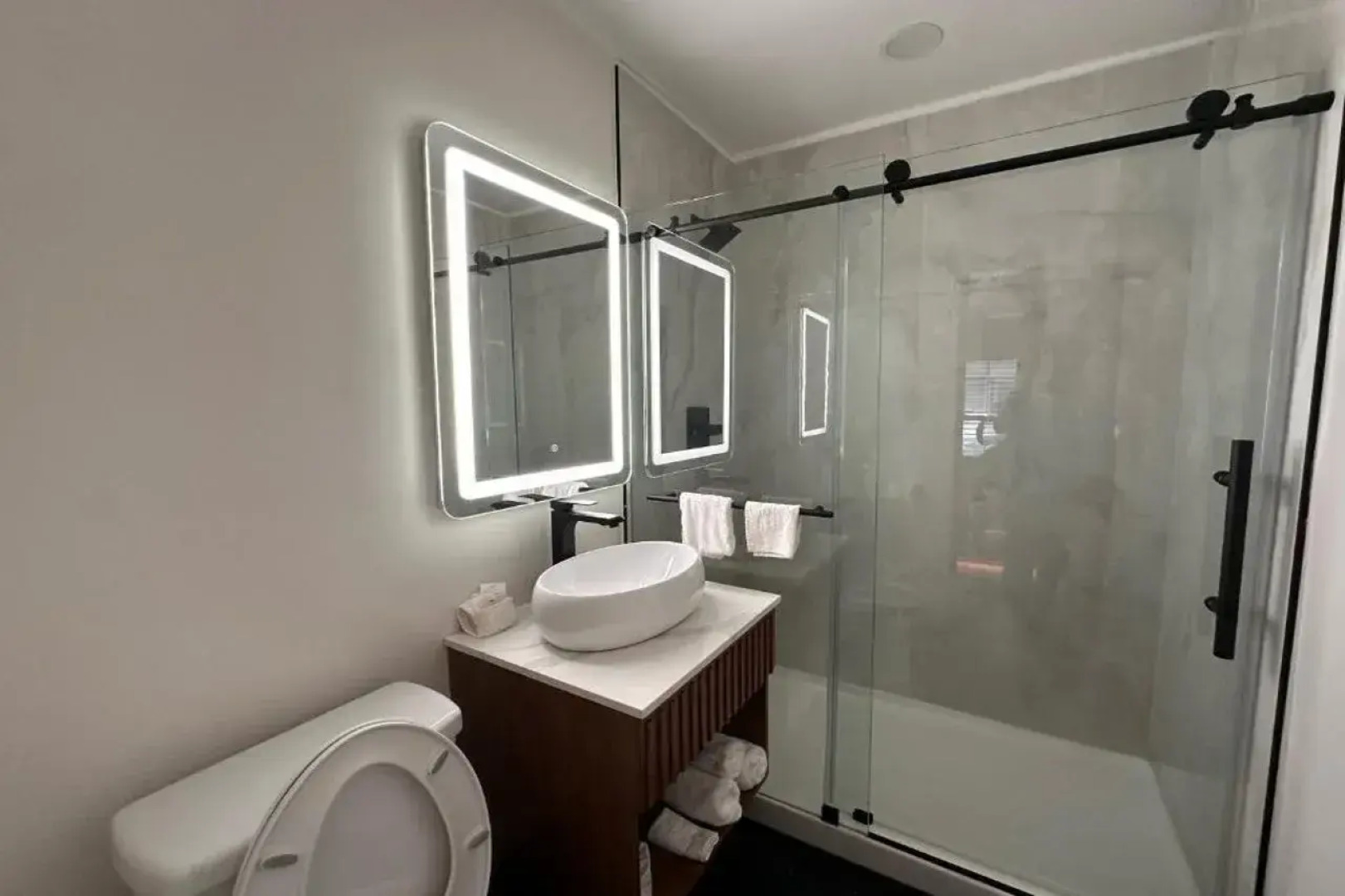 Bevonshire Lodge Motel