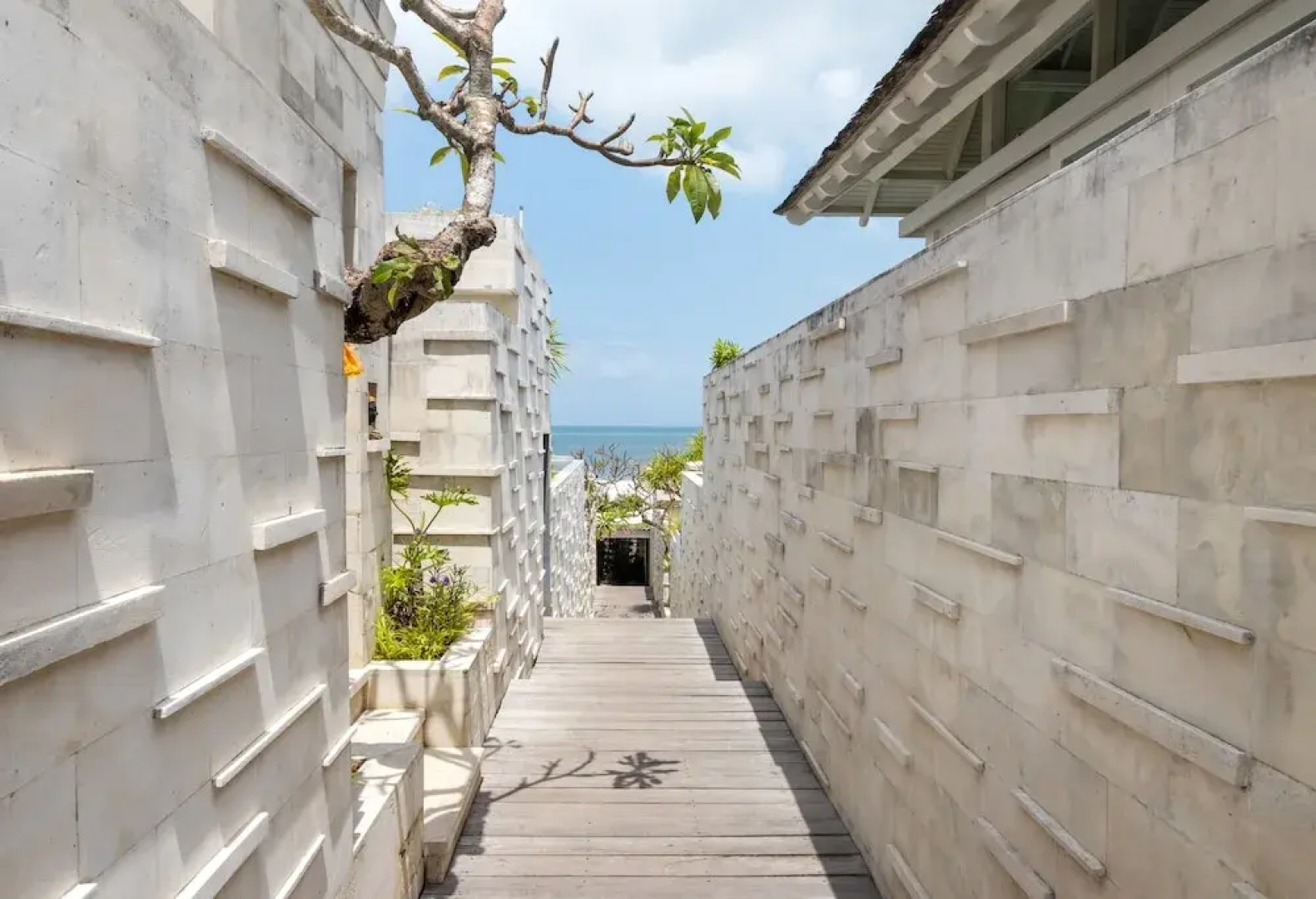 Wonderful Oceanfront 3 Br Villa in Seminyak