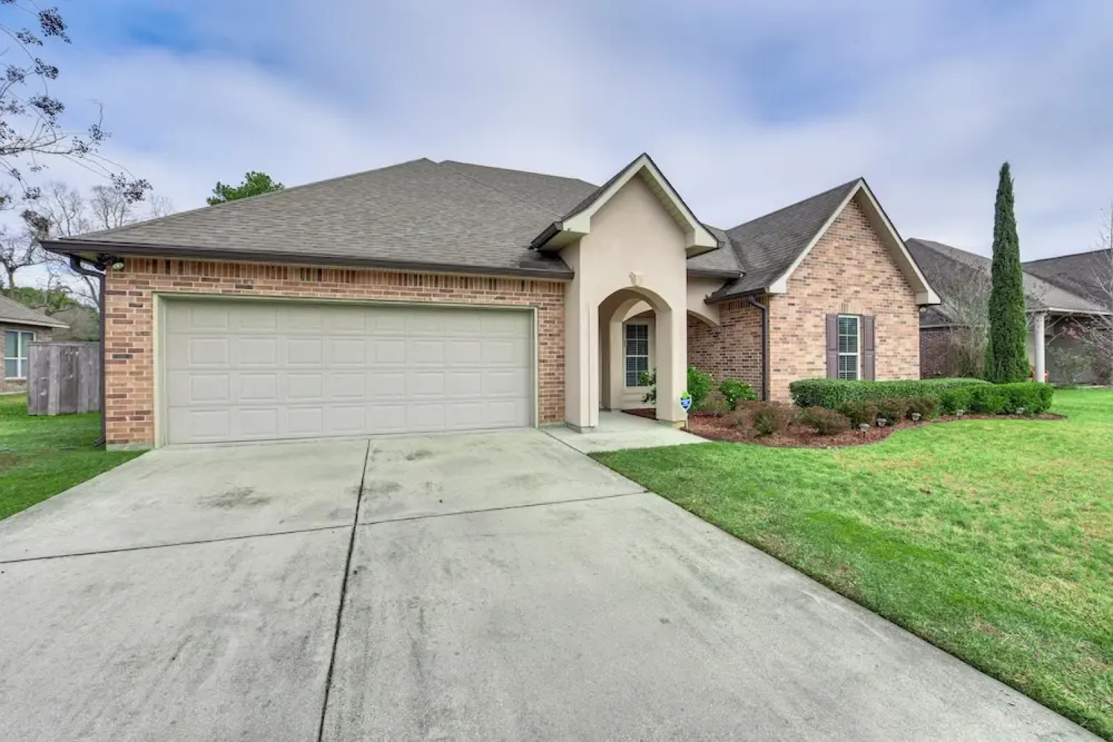 Spacious Zachary Home: 12 Mi to Baton Rouge!