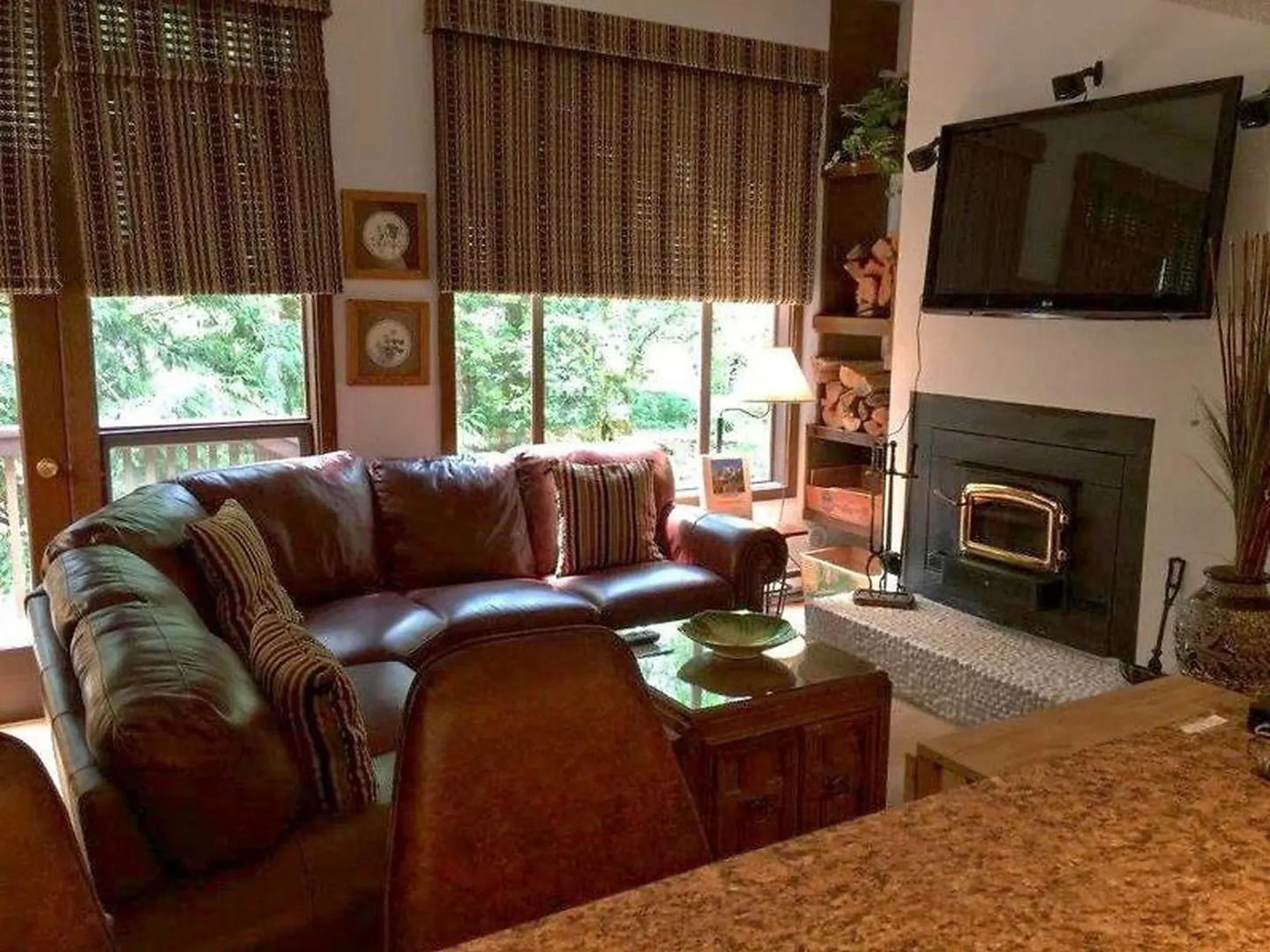 31SW Deluxe Snowater Condo!