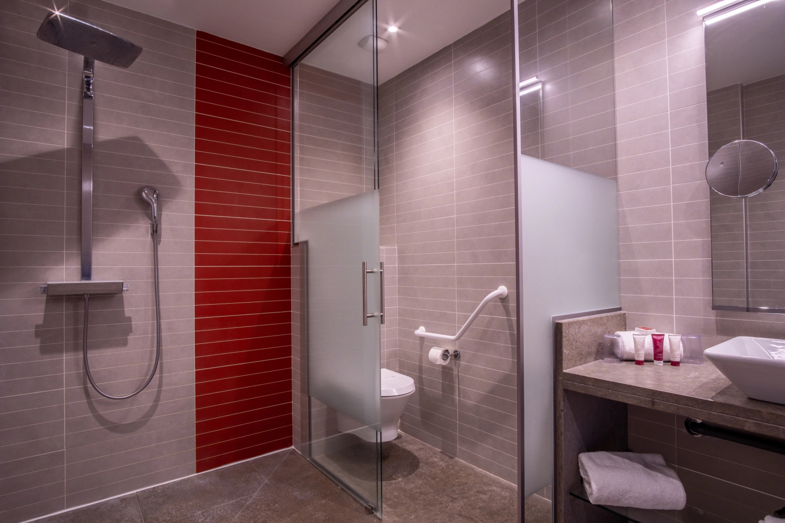 Kyriad Prestige Lyon Est - Saint Priest Eurexpo Hotel and Spa