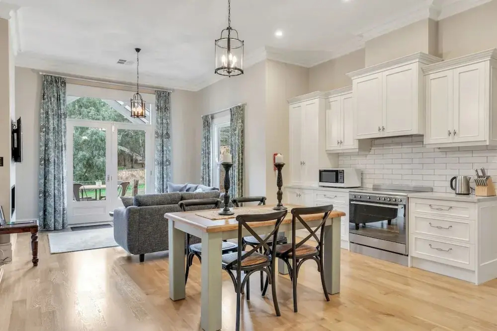 Grandview Accommodation - The Elm Tree Apartments