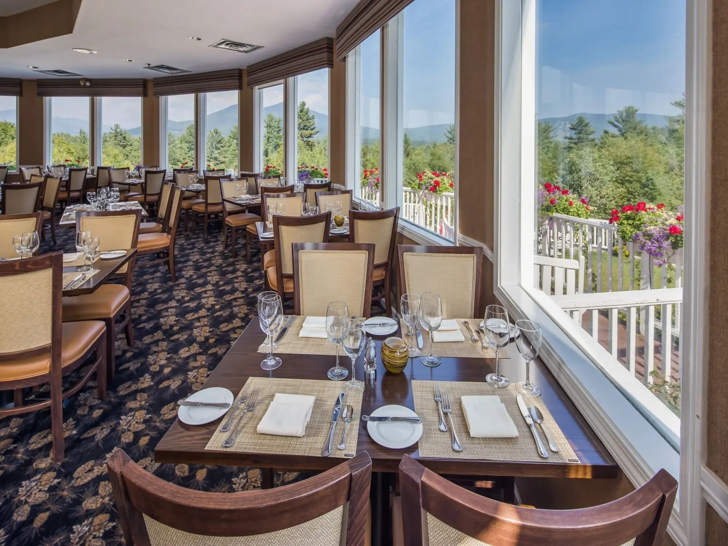 The White Mountain Hotel & Resort