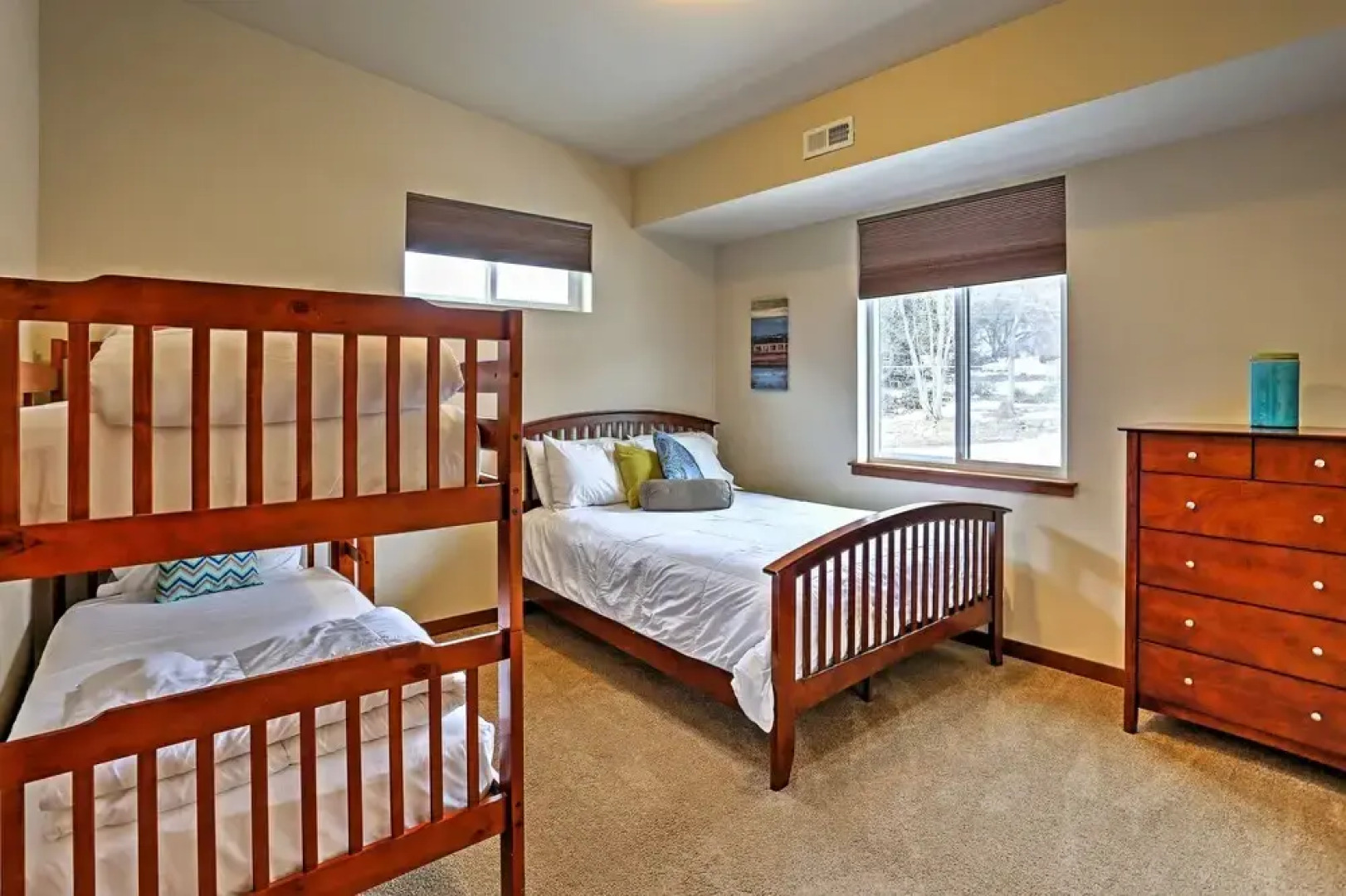 Breezy Lake Chelan Condo w/ Pool & Hot Tub Access!