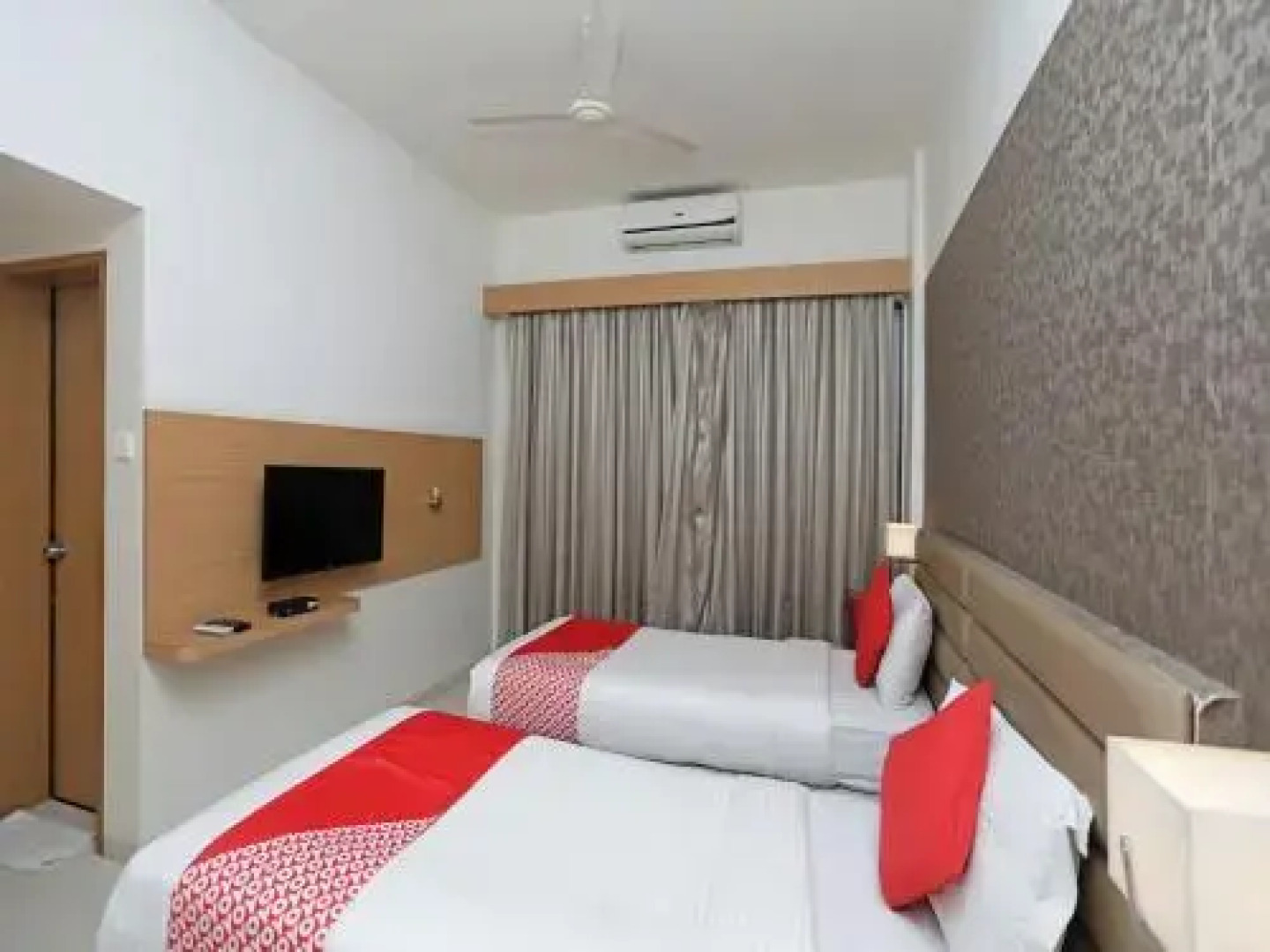 OYO Premium Bhosari MIDC