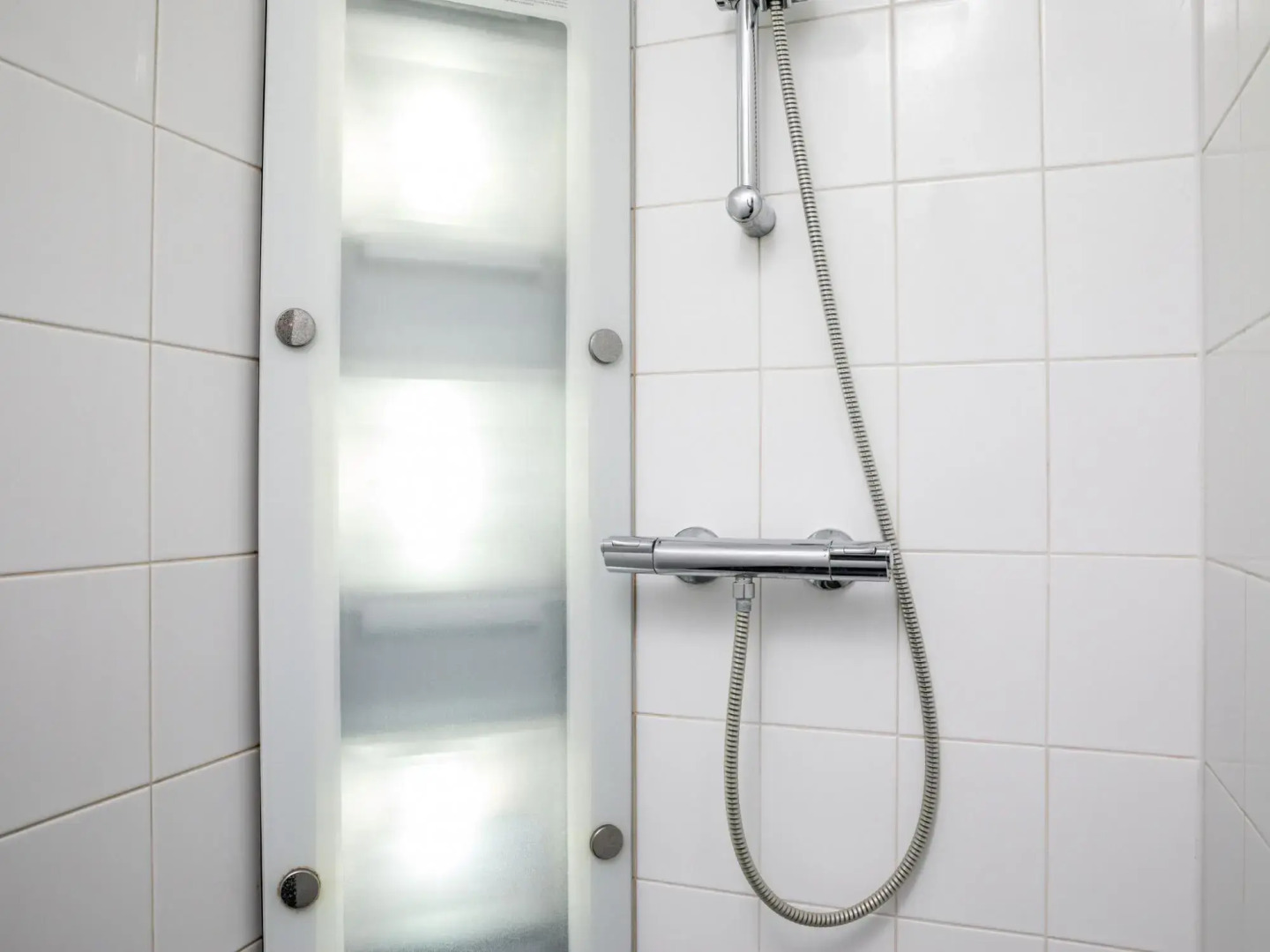 Comfy Holiday Home in Hooghalen with Bubble Bath