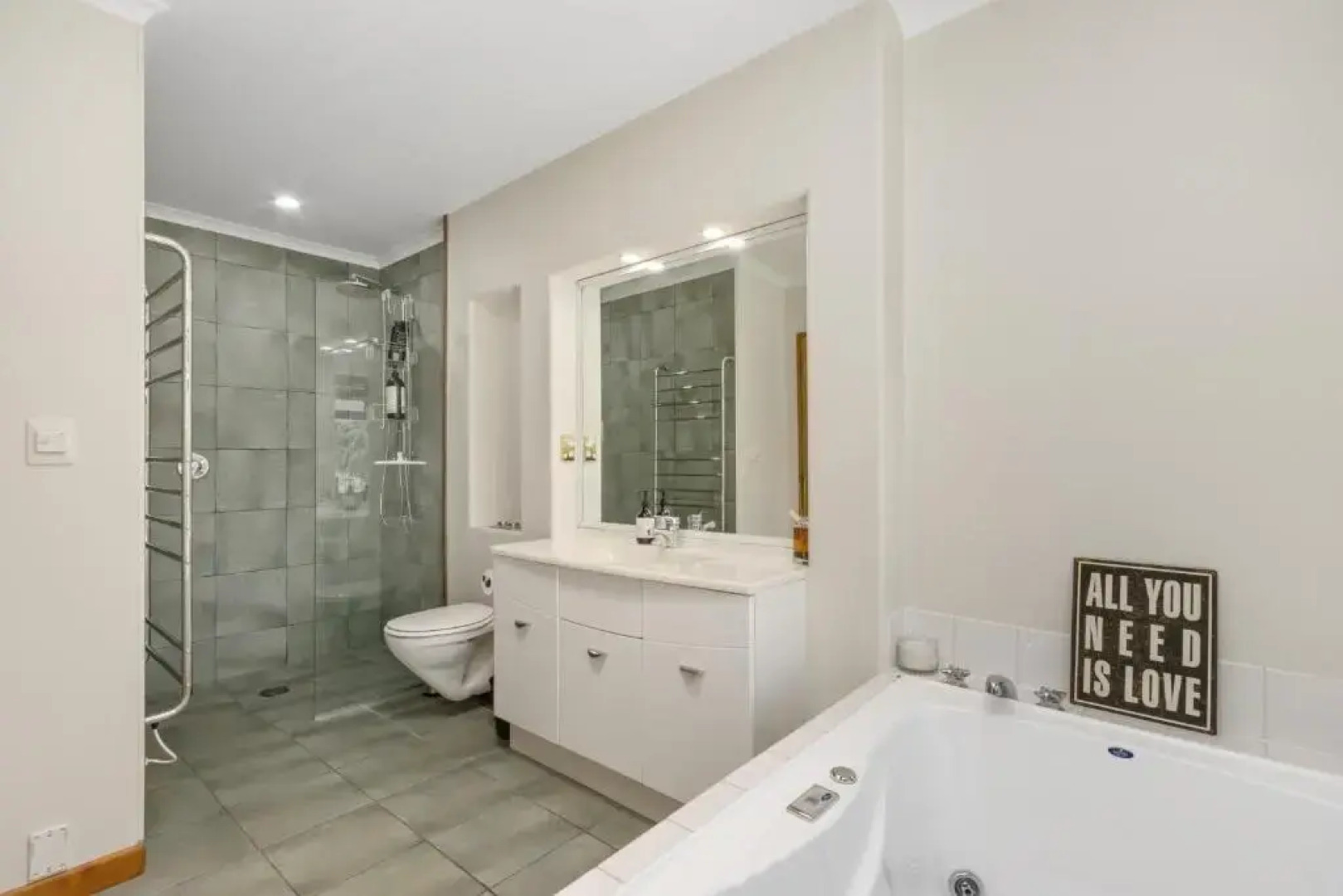 Hikanui Haven - Havelock North Holiday Home