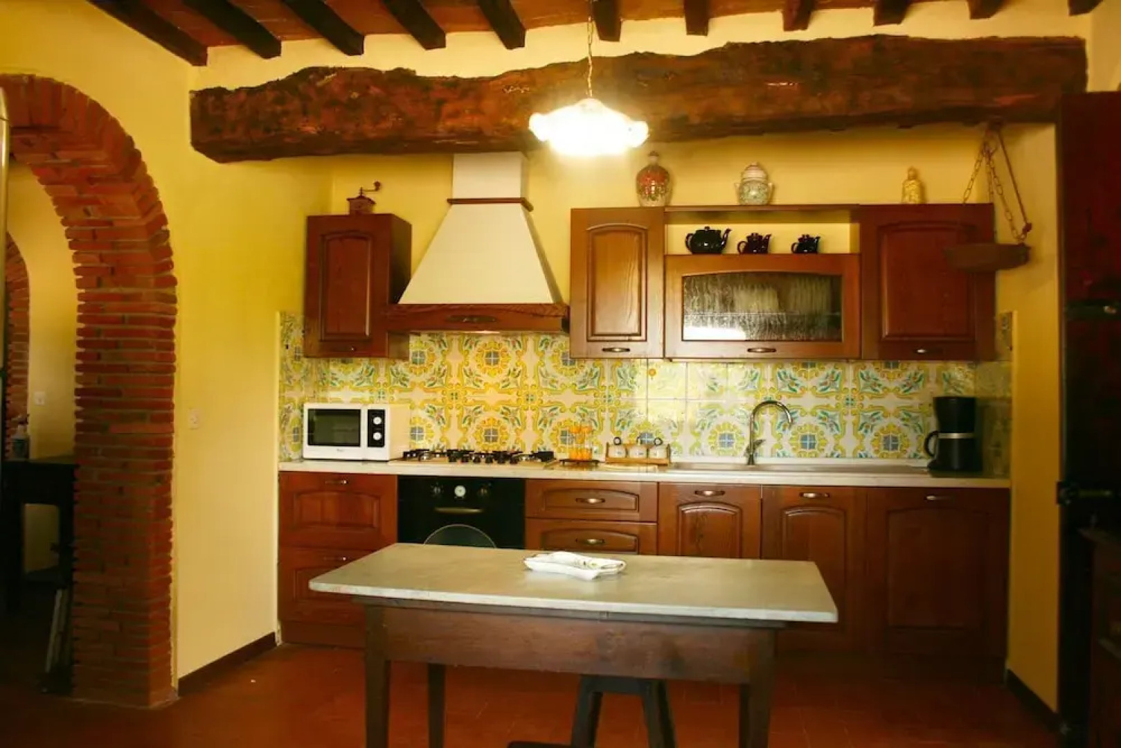 Stunning private villa for 6 guests with private pool, TV, pets allowed and parking