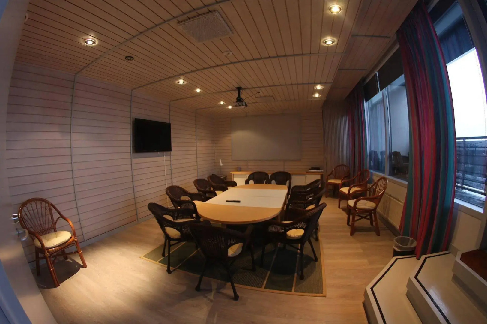 Skyline Airport Hotel