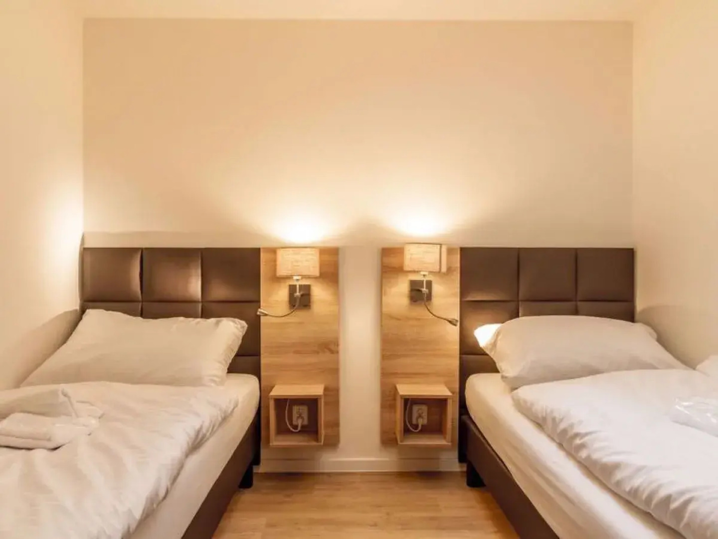 Lakeside Village 25463