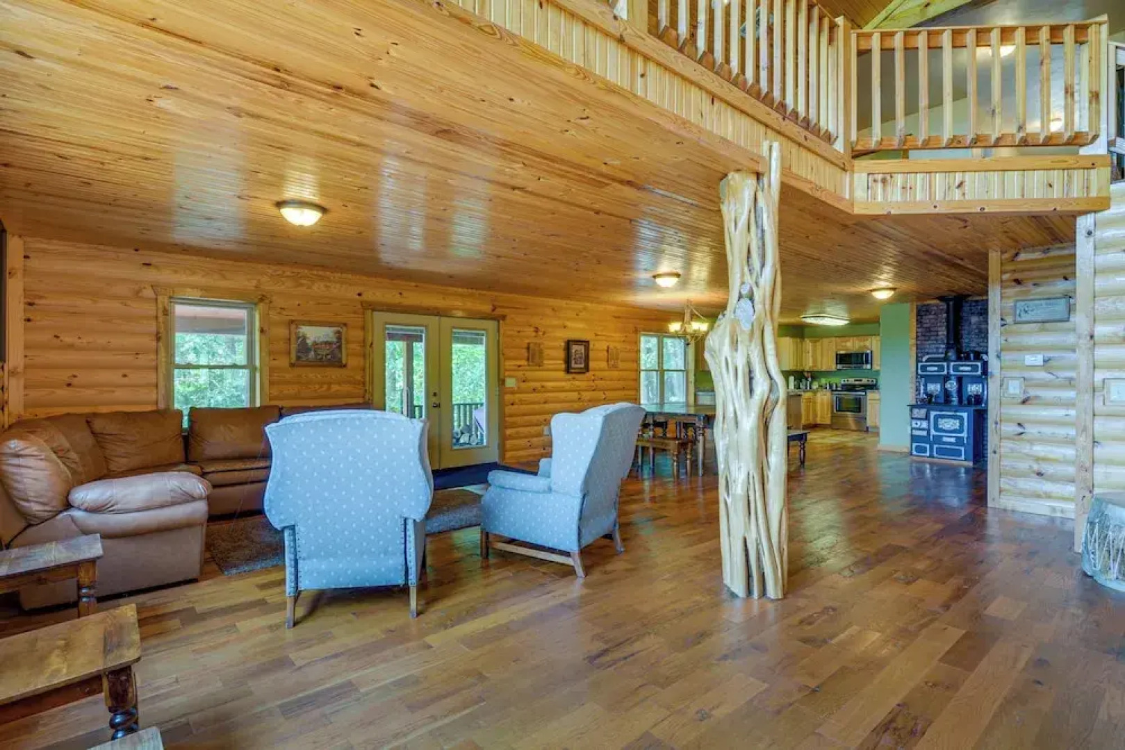 Spacious Log Cabin in Fairland, 1 Mi to Grand Lake
