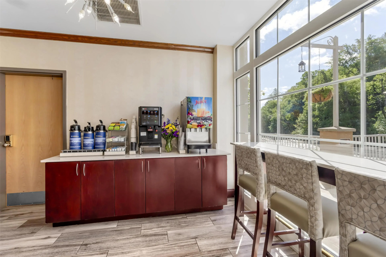 Best Western Plus River Escape Inn & Suites