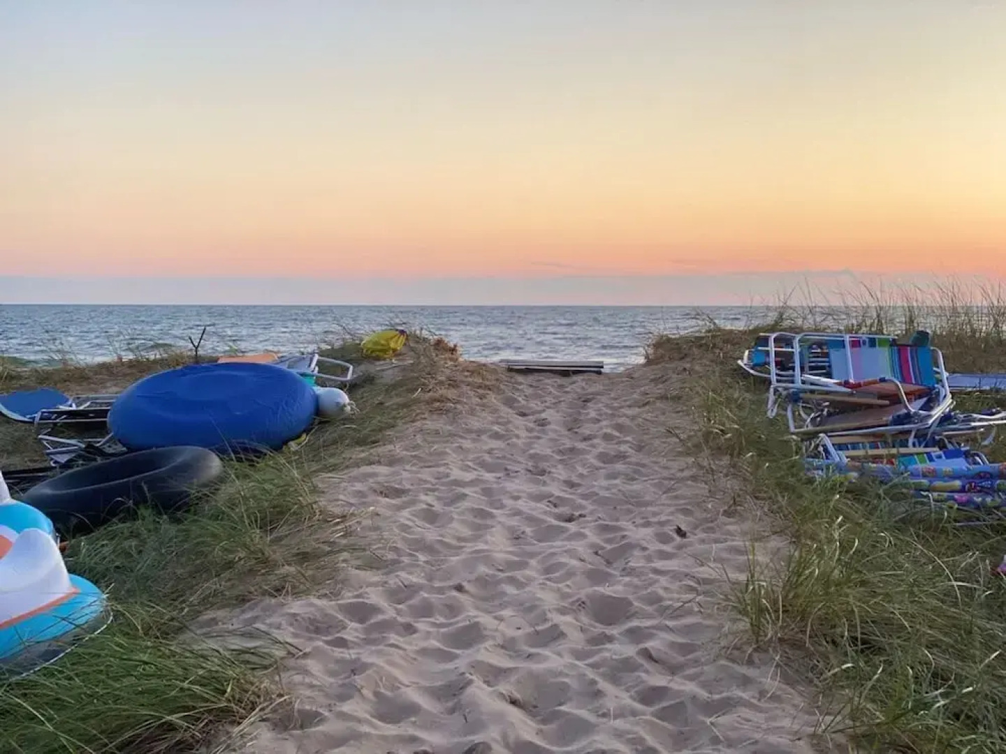 Beach View Cottage - On the Lake