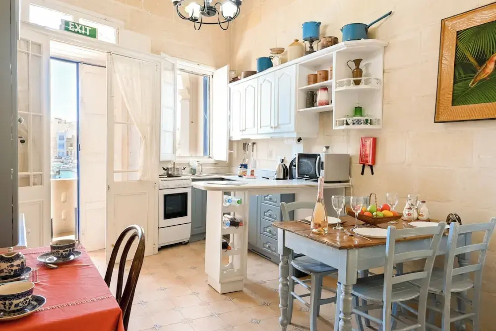 A Cosy Nest Overlooking The Sea