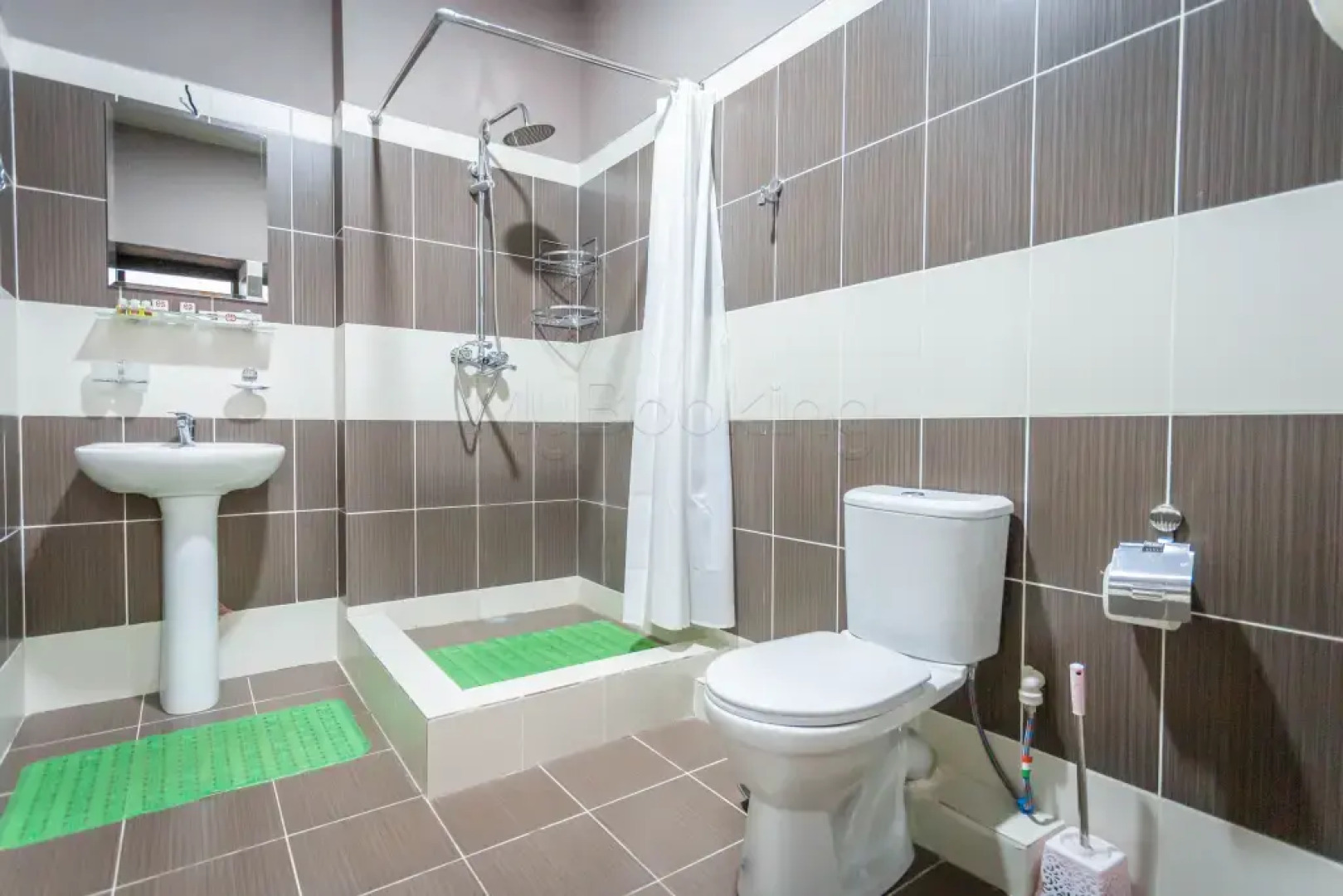 Lake House Resort hotel