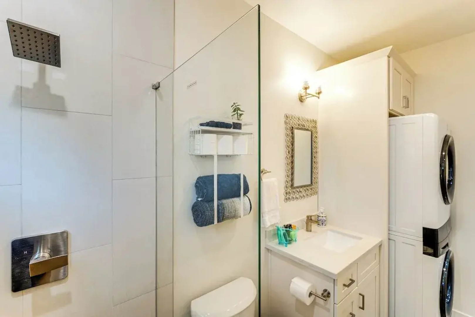 3 Mi to UC Davis: Retreat w/ Furnished Patio!