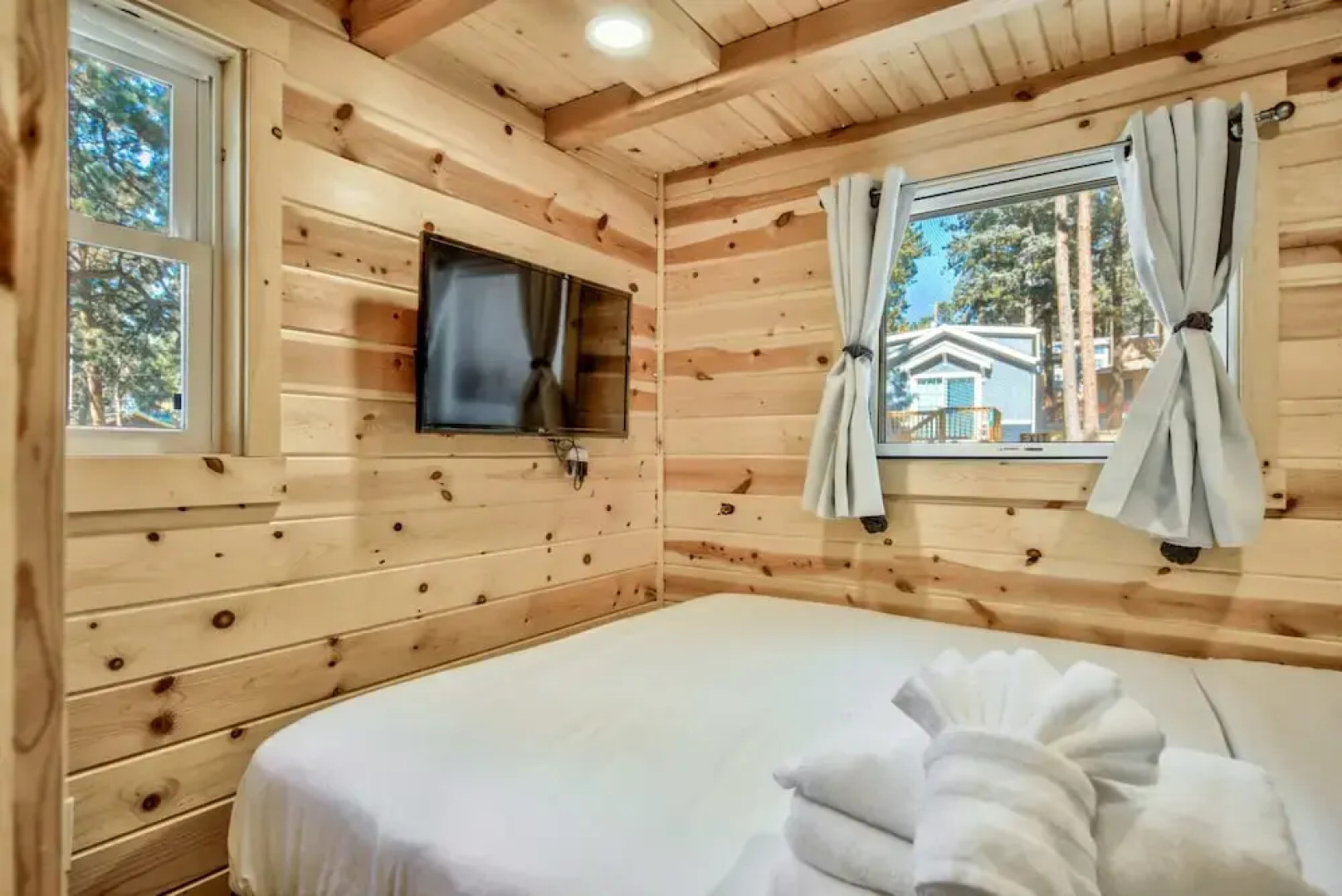 Tiny House! Hot Tub! Pikes Peak & AC