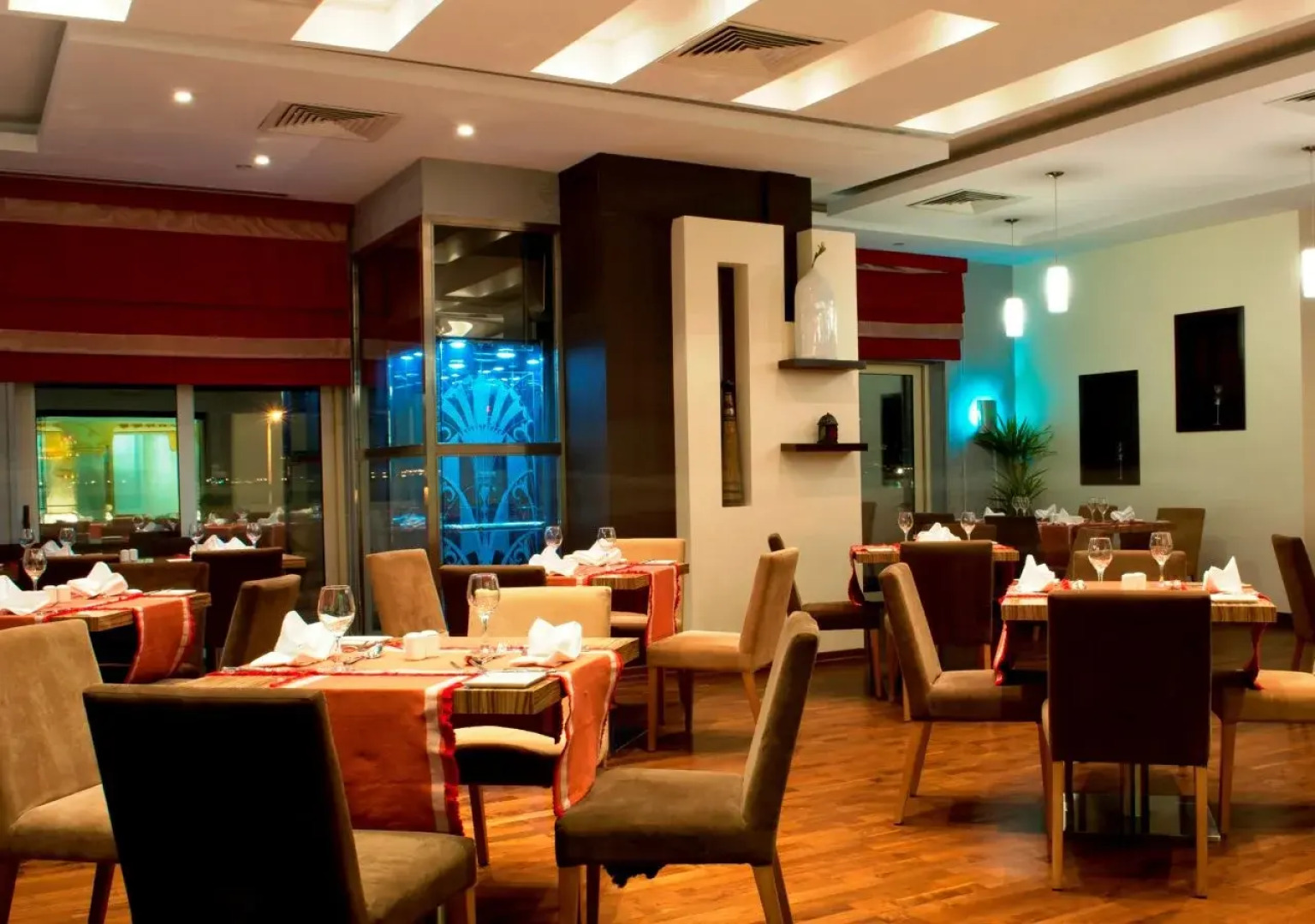 Magnum Hotel & Suites West Bay