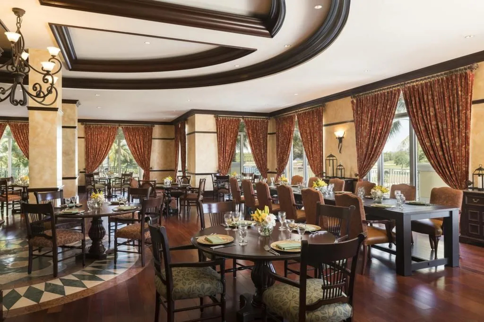The Ritz-Carlton Naples, Tiburón