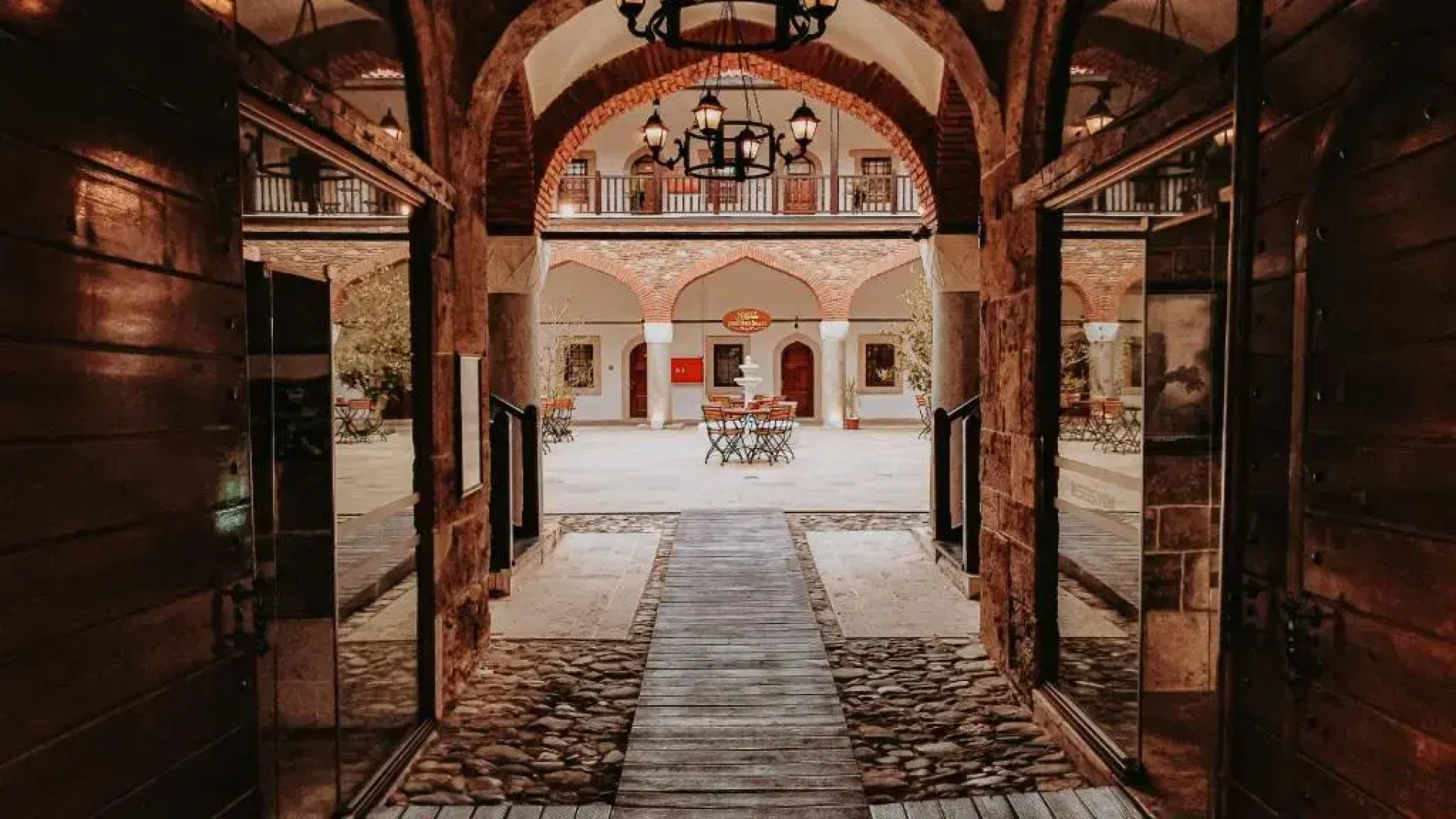 Zi̇nci̇rli̇ Han Oteli̇