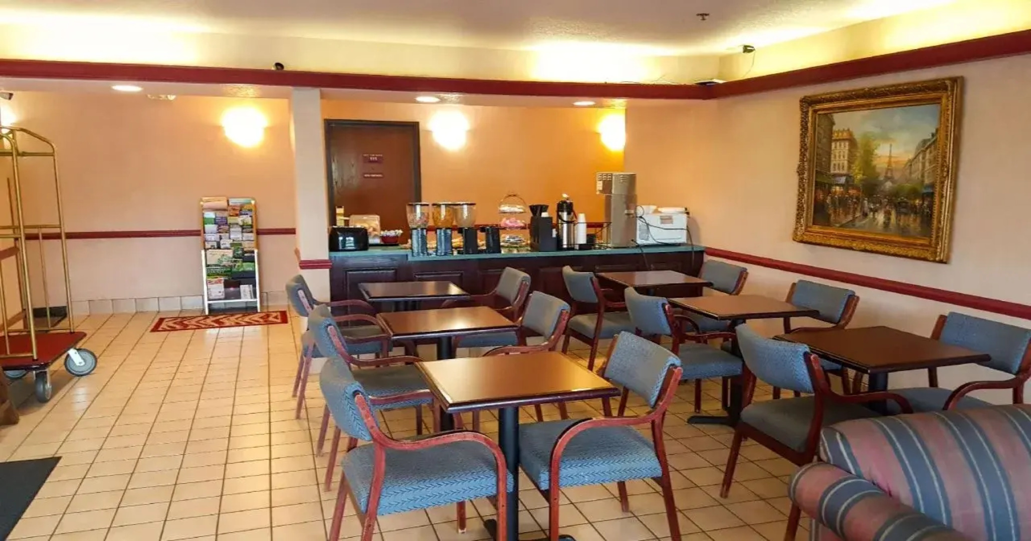 Econo Lodge Inn & Suites