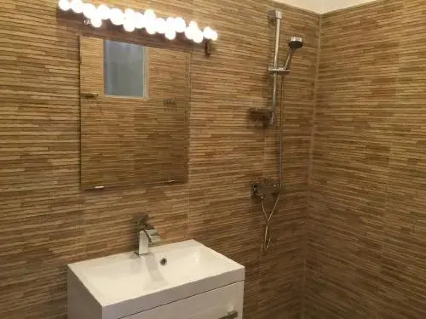 Fészek -Étel és Hotel-