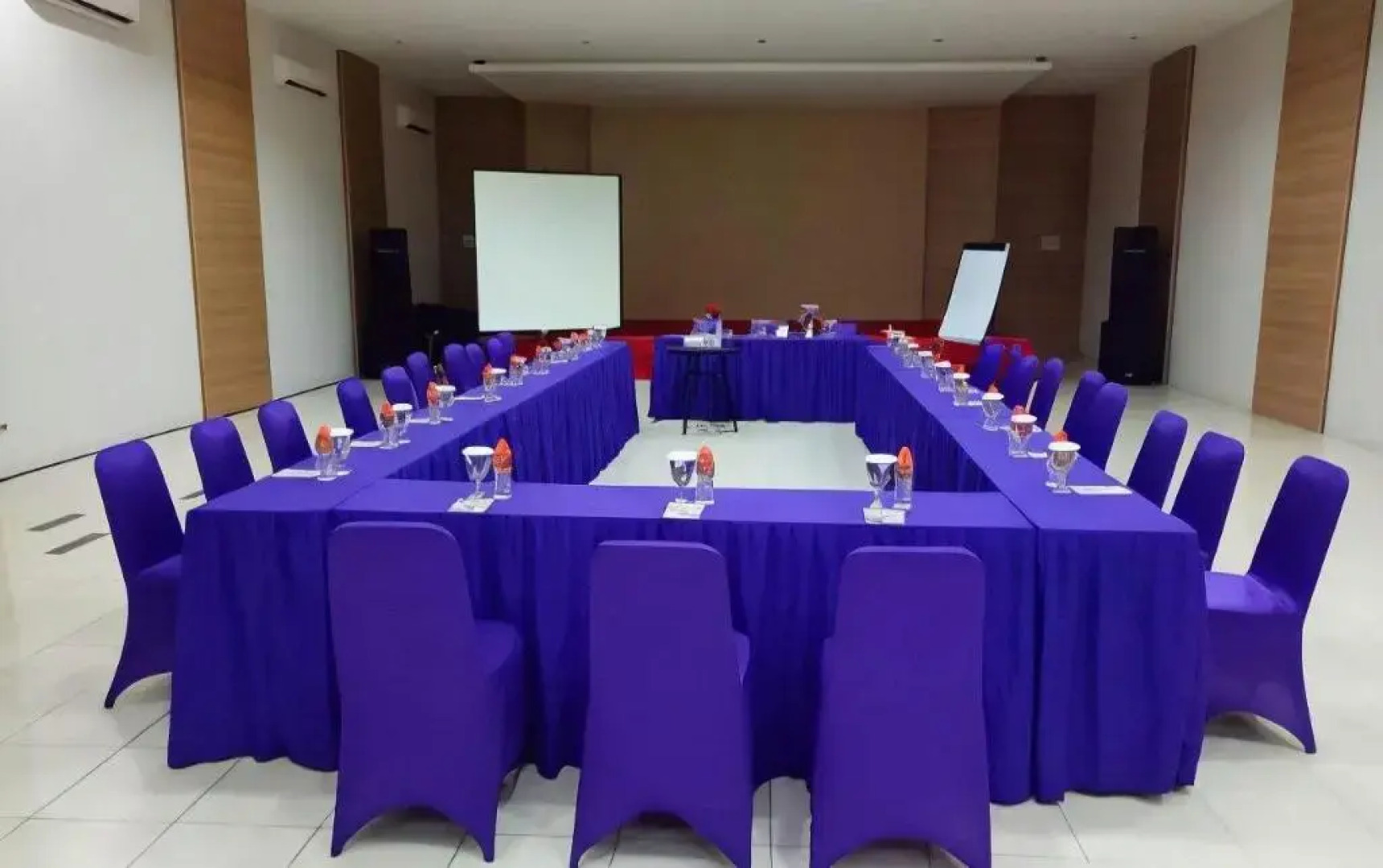 Royal Hotel n' Lounge