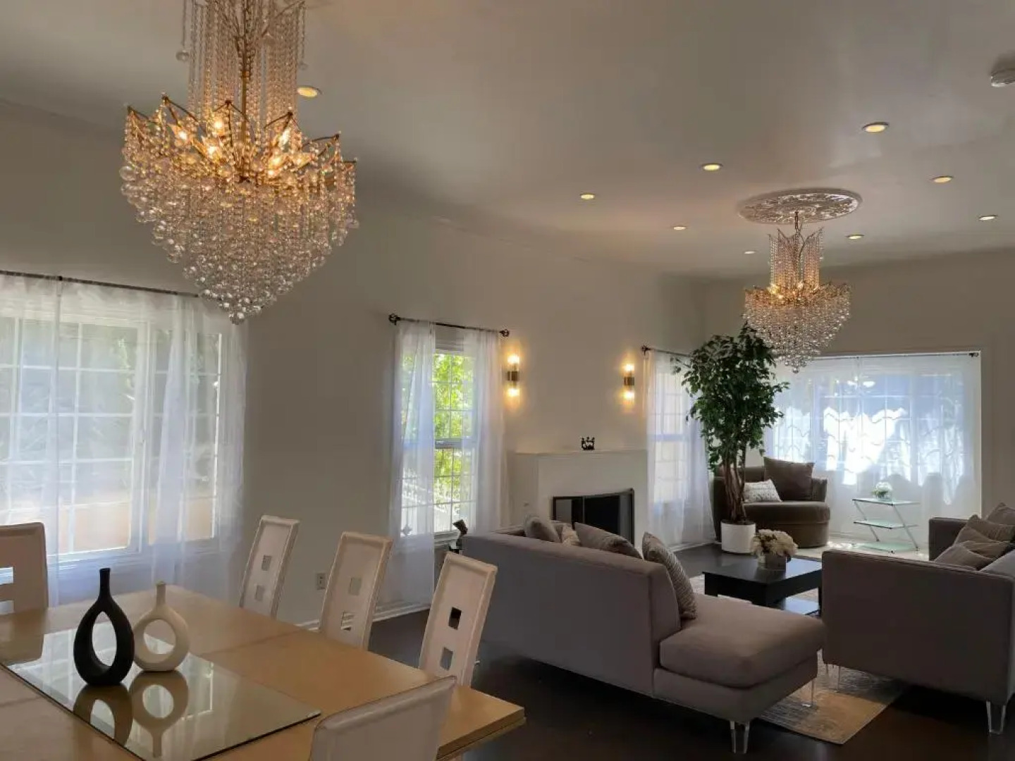 Contemporary 5 bed- 4 bath Beverly Hills Home