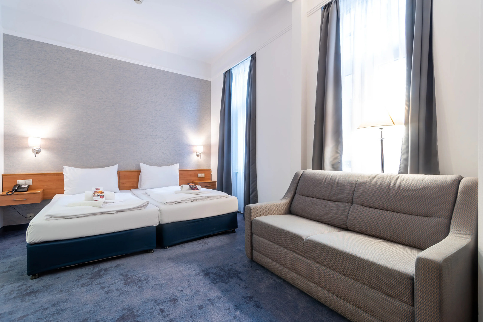 Отель East City