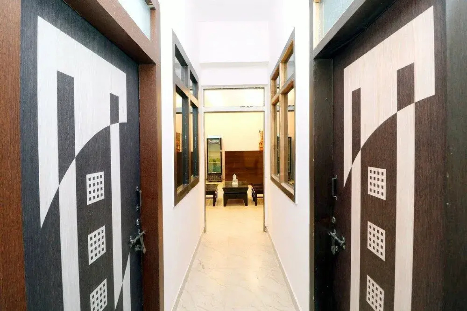 Oyo 43845 Hotel Red Velvet Inn