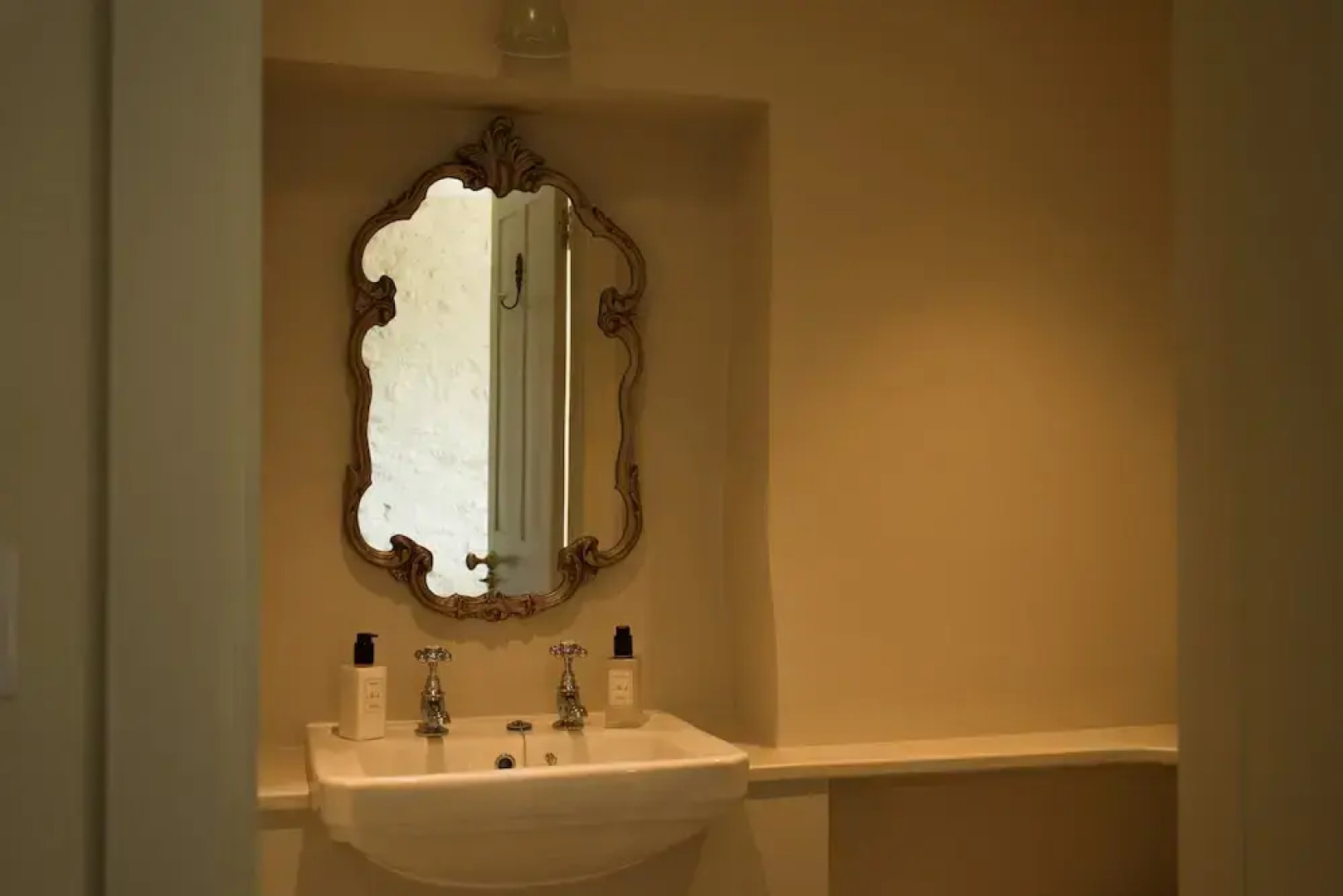 Classic Cotswolds Getaway in Radcot