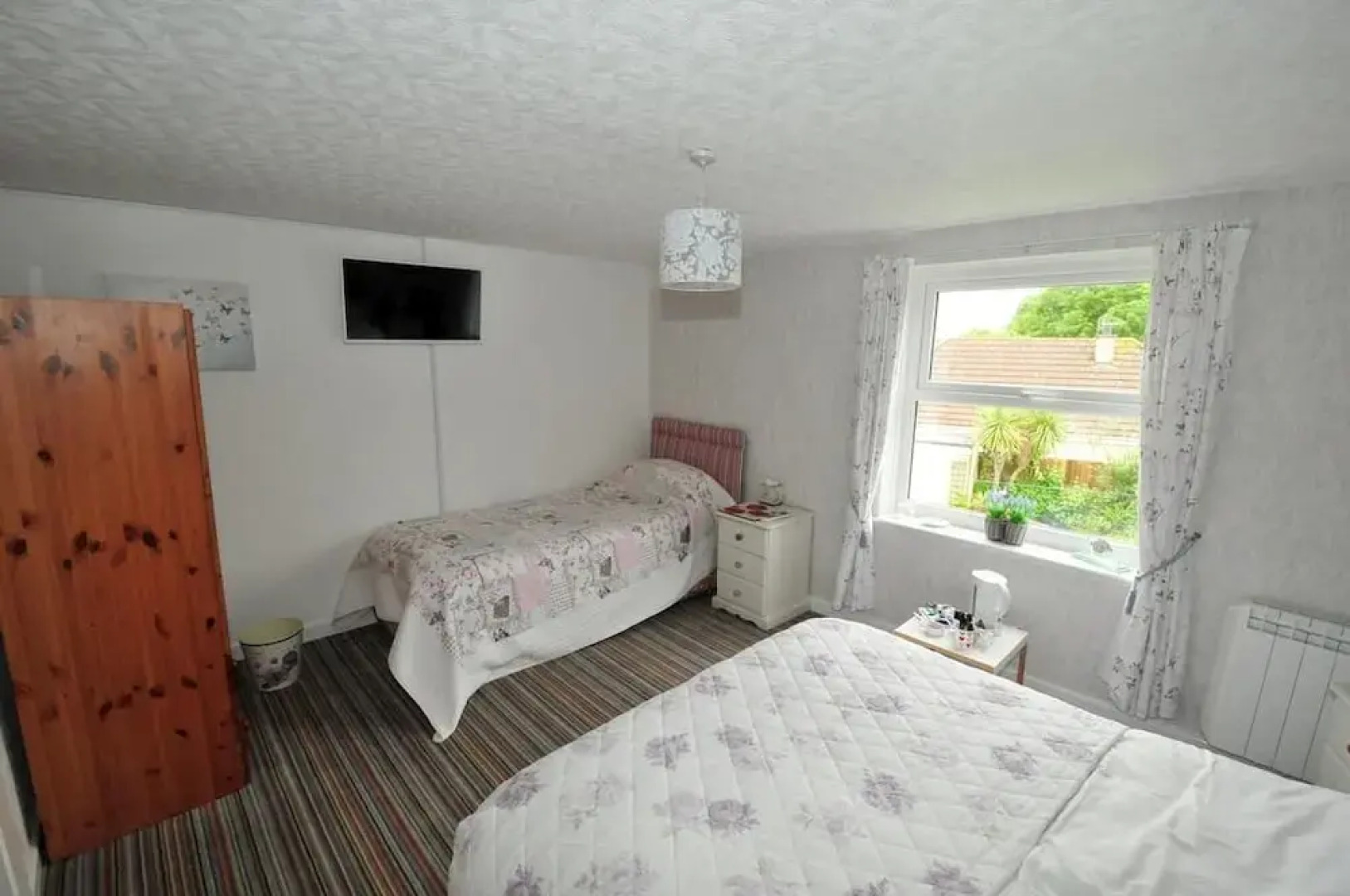 Treviglos Lodge Bed  Breakfast