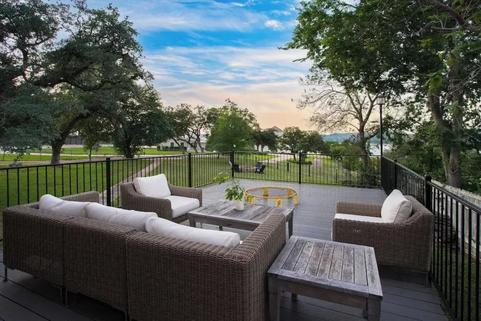 Travis by Avantstay Waterfront Lake Retreat