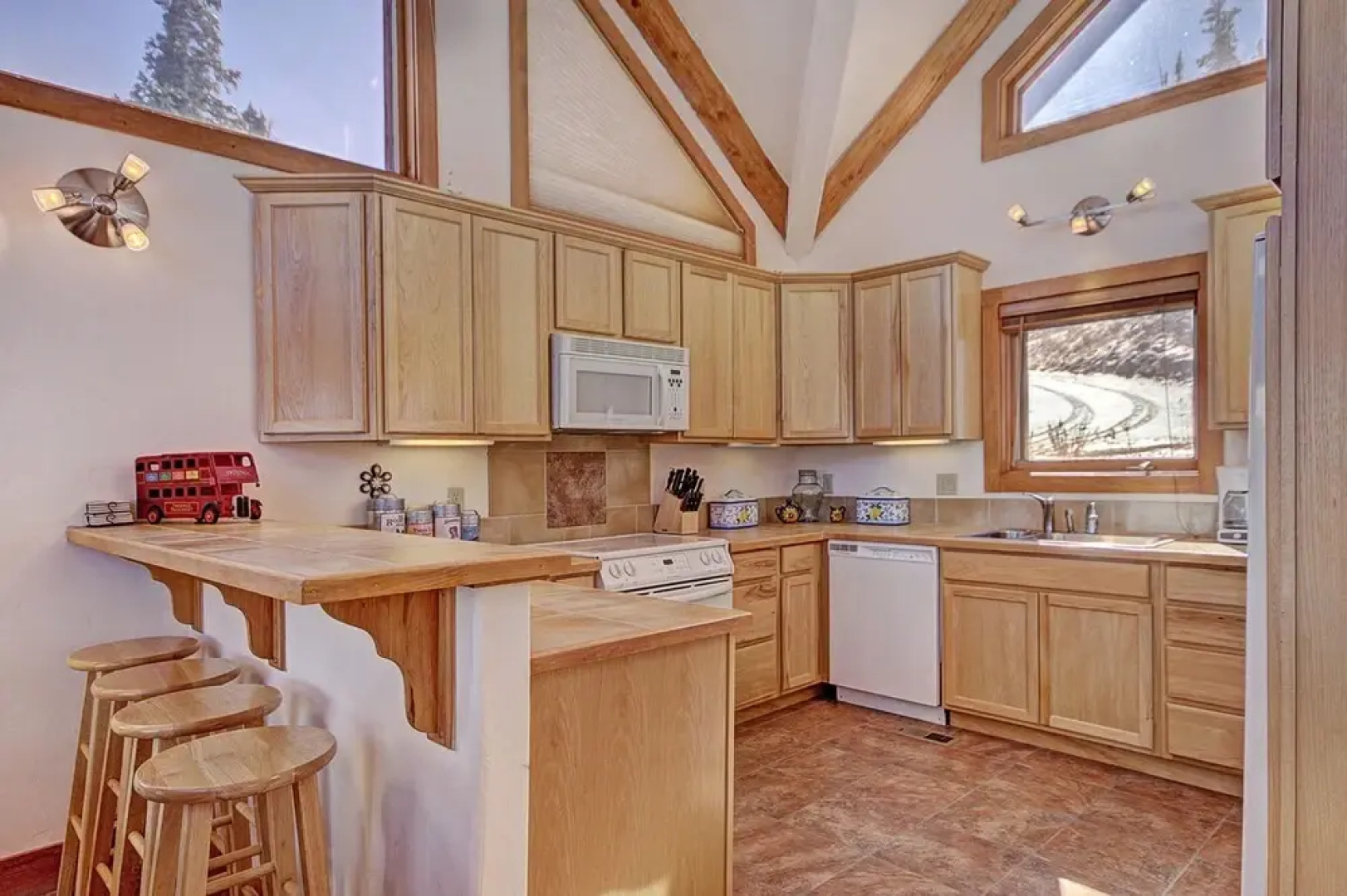 Stunning Mountain Getaway! Sleeps 10!